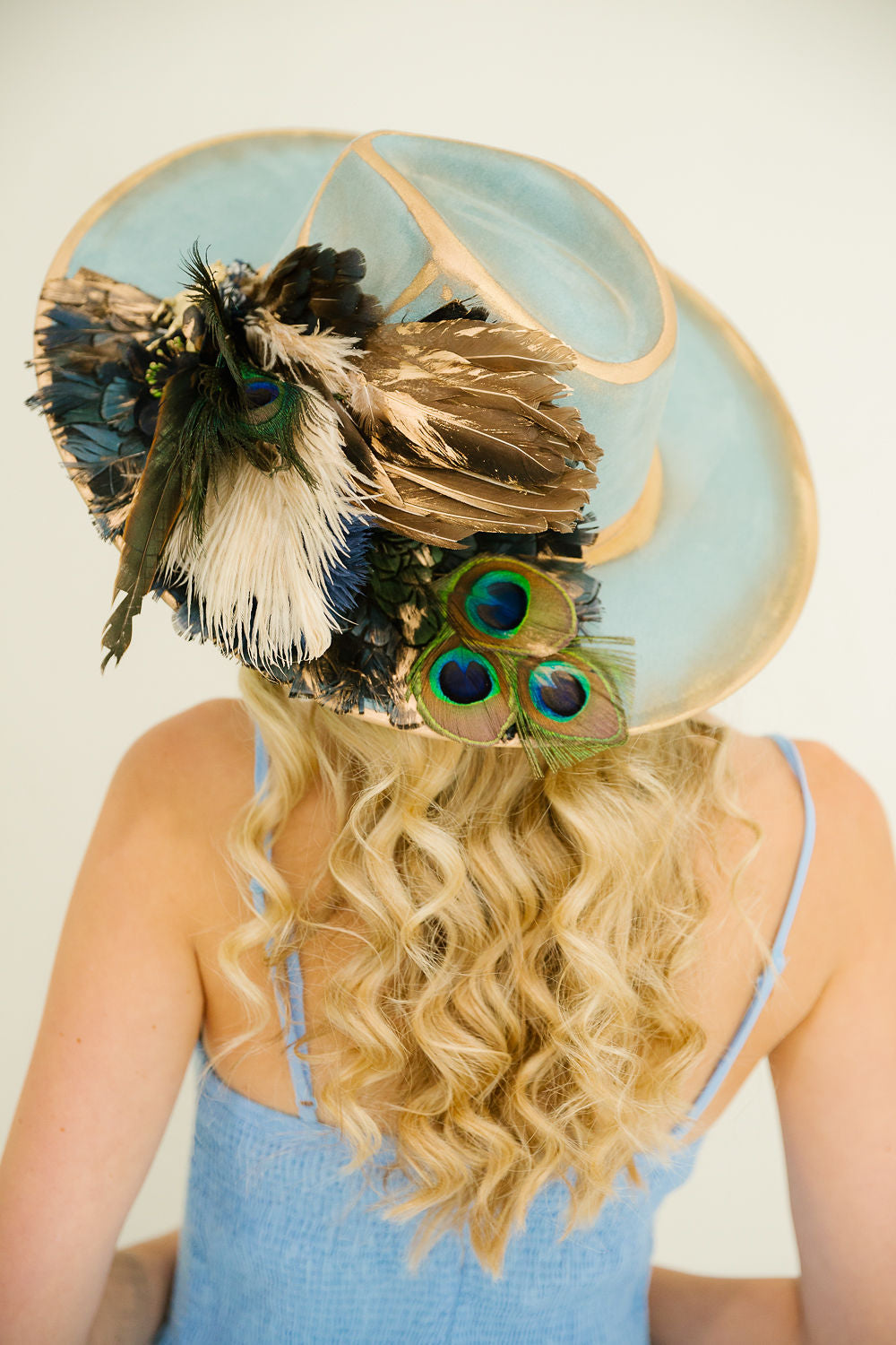 FEATHERED HEIRESS RANCHER HAT RANCHER HAT Judith March