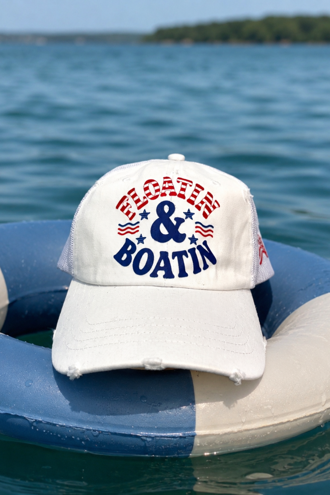 FLOATIN & BOATIN WHITE DISTRESSED HAT HAT Judith March