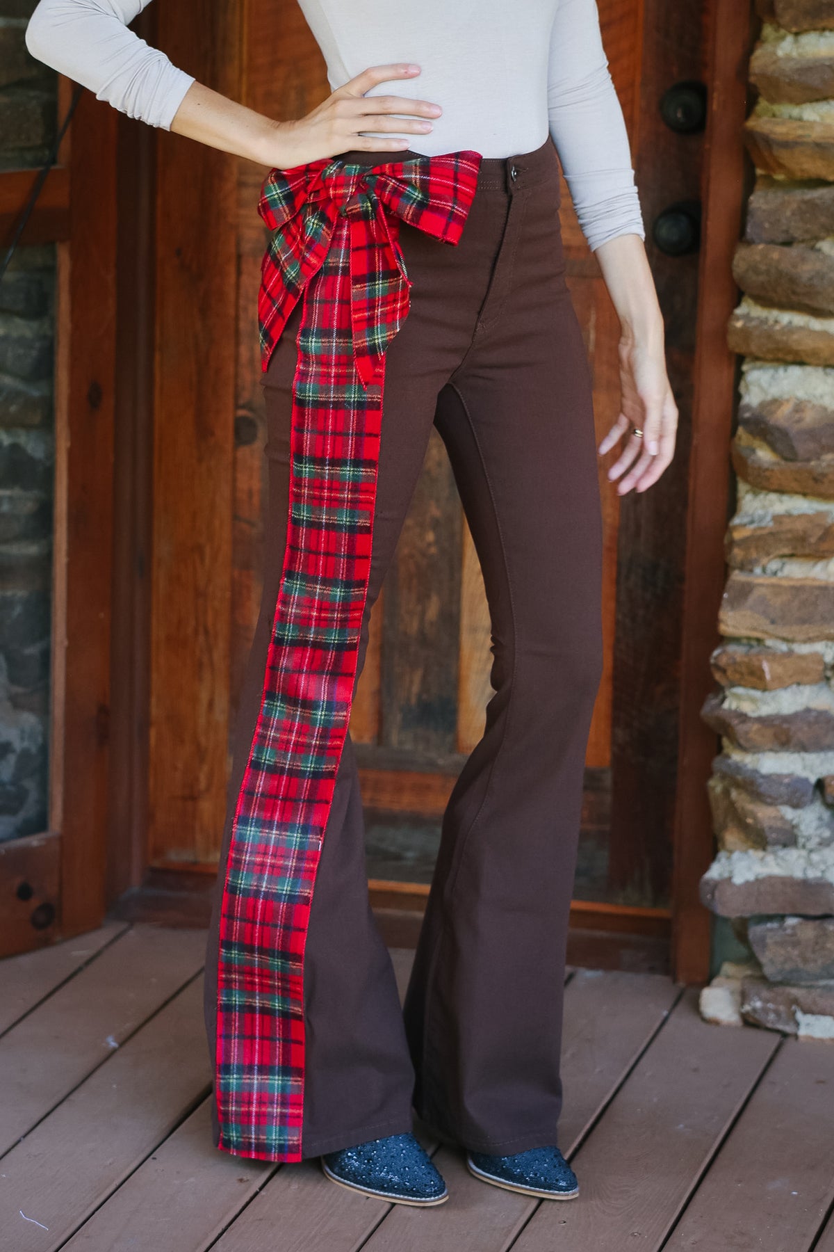 CHRISTMAS AT THE LODGE BROWN FLARES FLARES Judith March