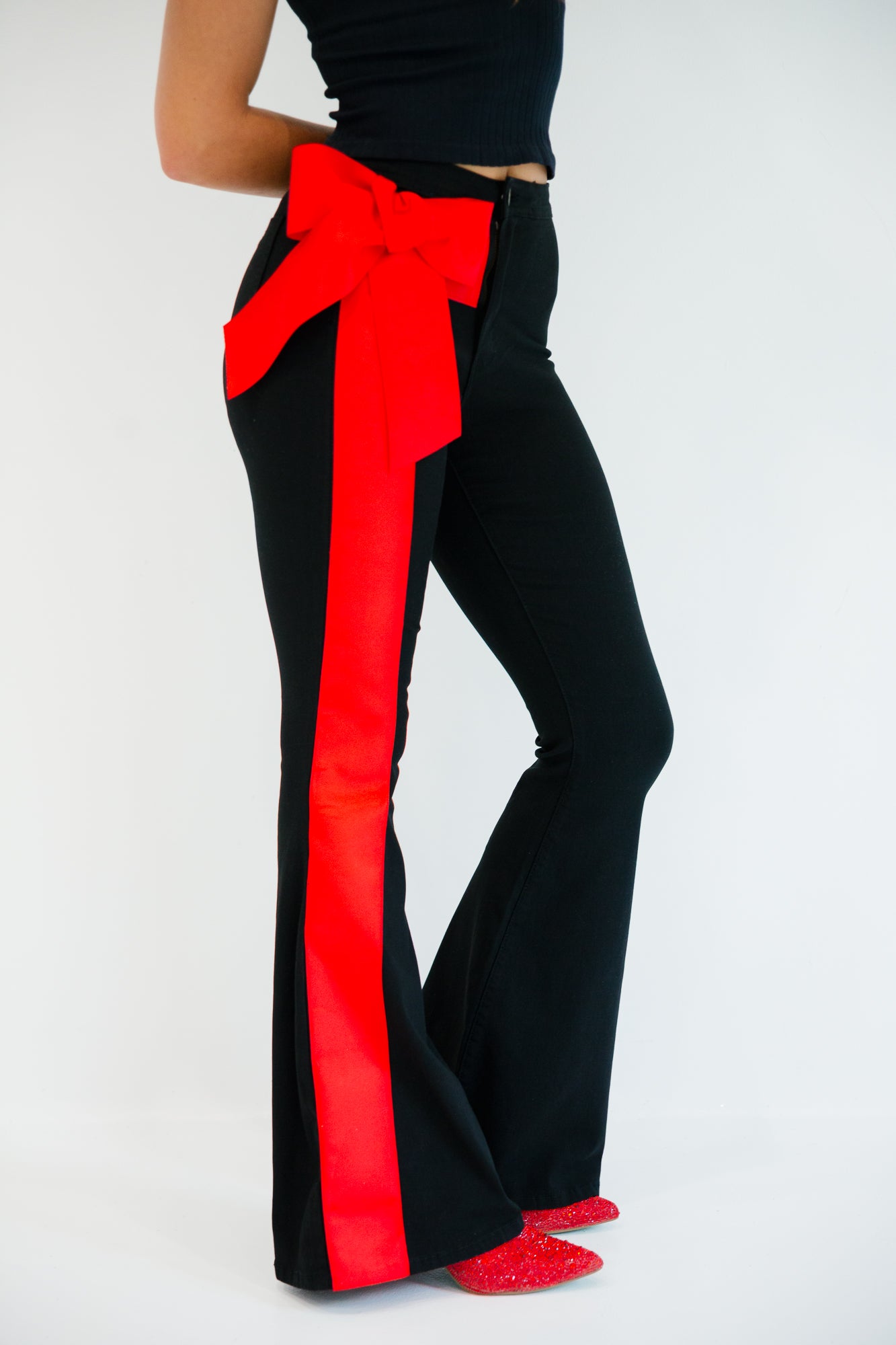 IT'S GAMEDAY FLARES FLARES Judith March SMALL BLACK WITH RED BOW