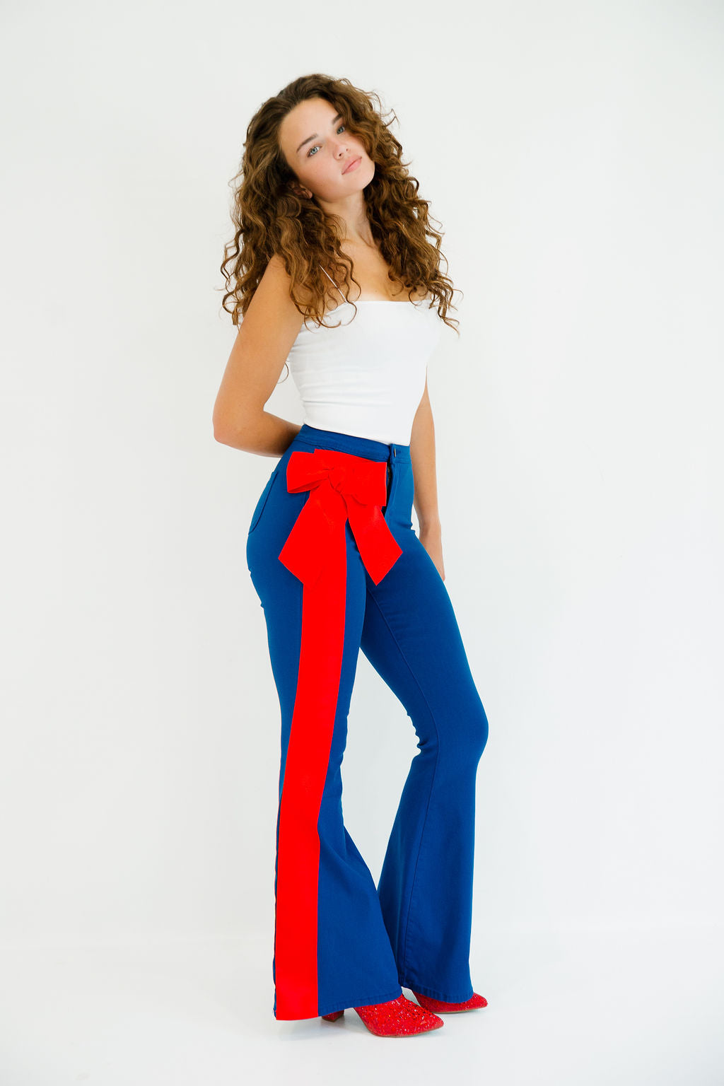 IT'S GAMEDAY RED BOW BLUE FLARES FLARES Judith March