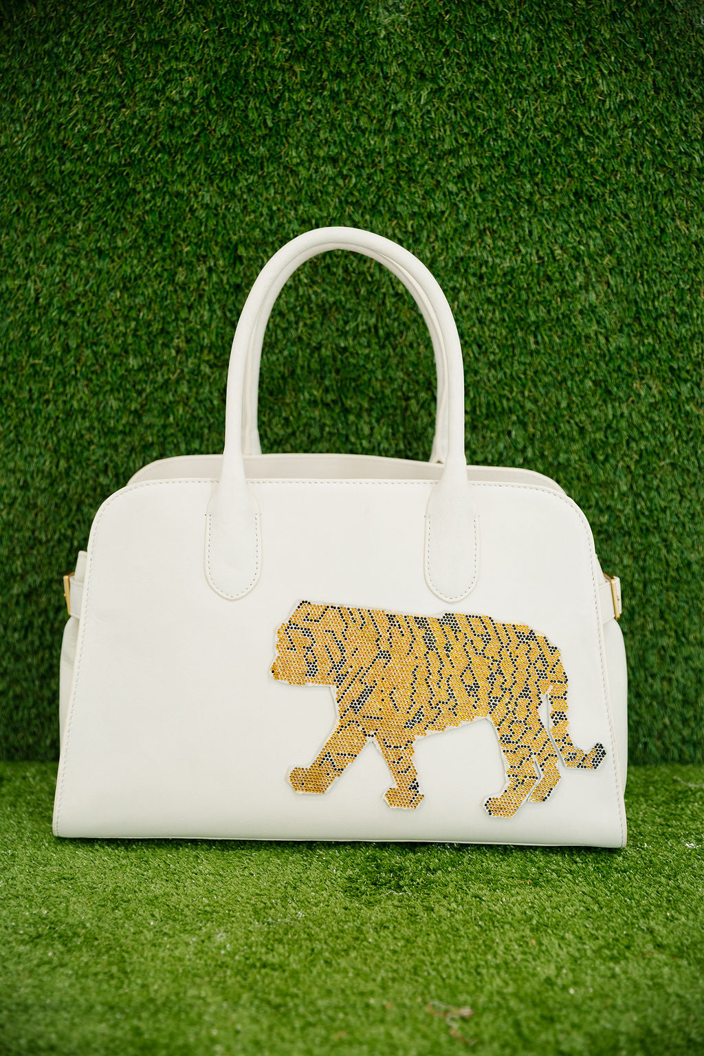 TIGRESS OFF-WHITE TOTE TOTE BAG Judith March