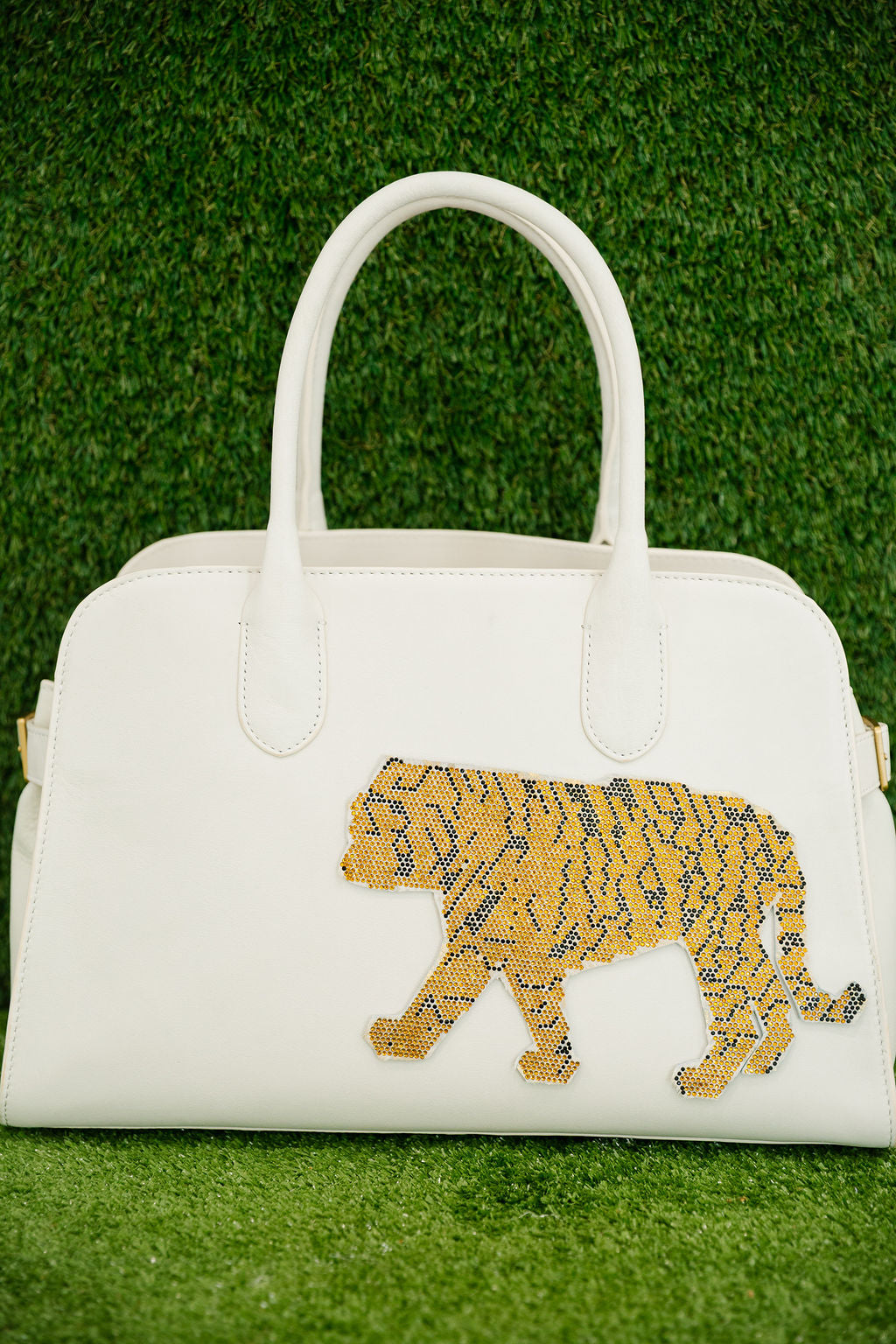 TIGRESS OFF-WHITE TOTE TOTE BAG Judith March