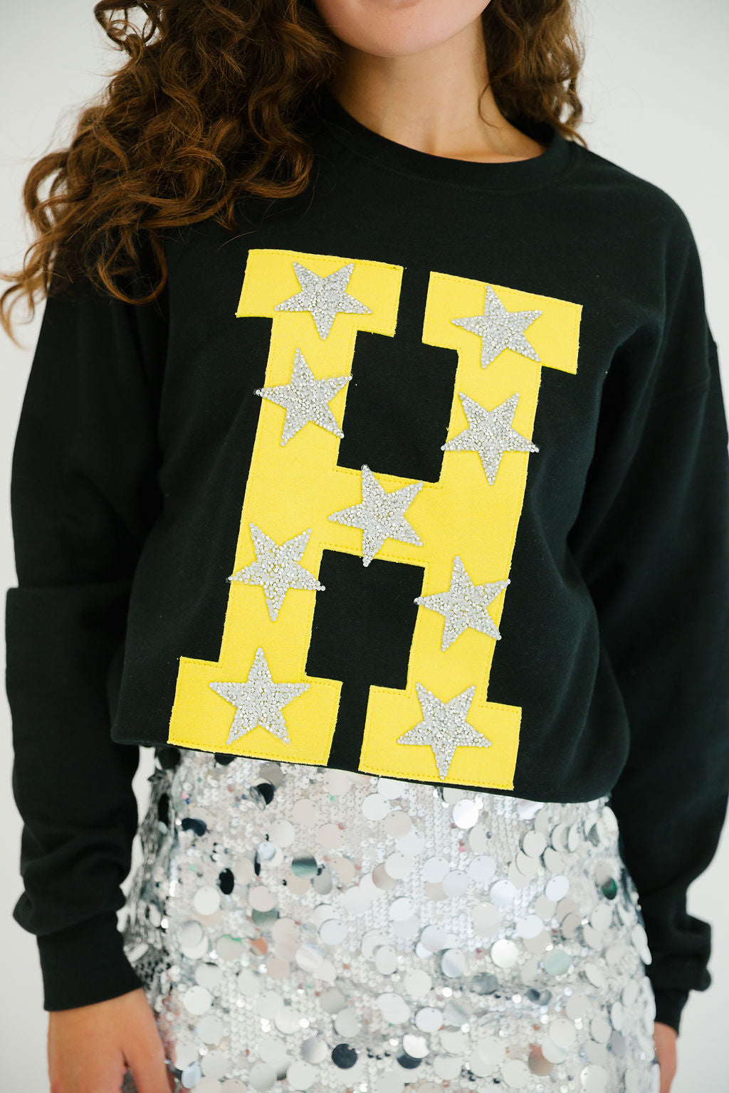 CUSTOM LETTER PATCH PULLOVER PULLOVER Judith March