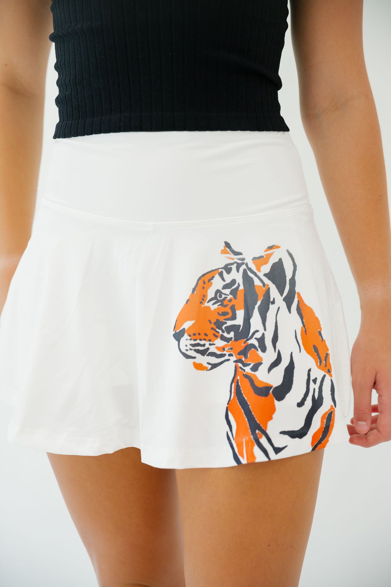 ROARING WHITE ATHLETIC SKIRT SKIRT Judith March