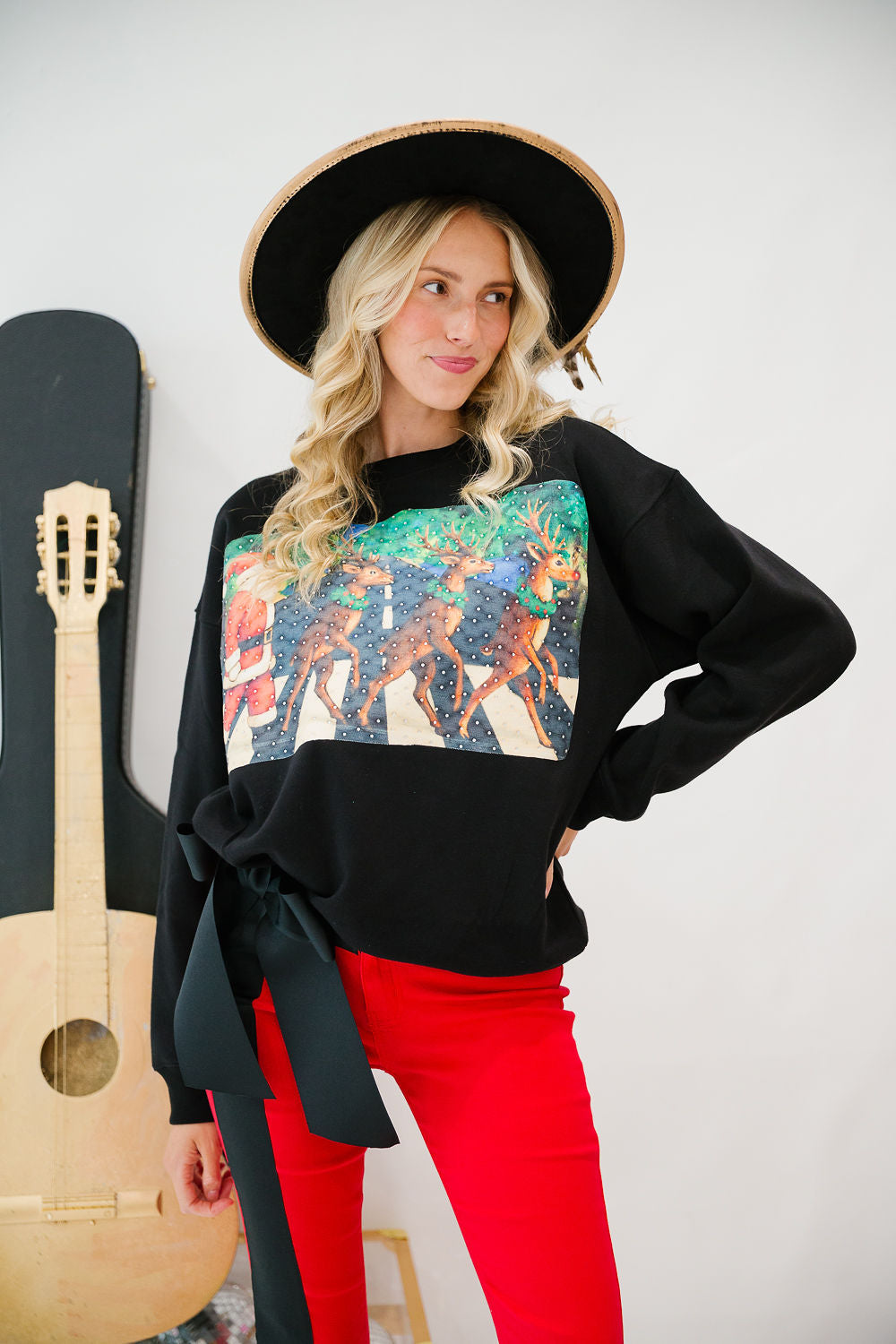 REINDEER ROAD BLACK PULLOVER PULLOVER Judith March