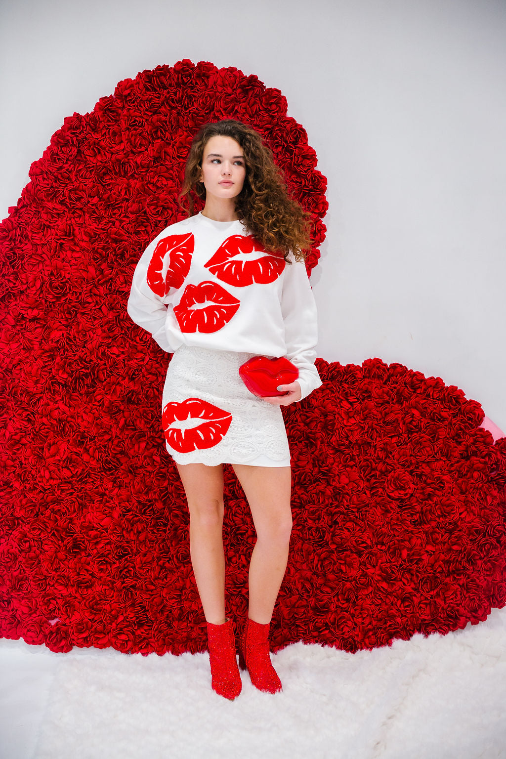 KISS ME WHITE PULLOVER PULLOVER Judith March