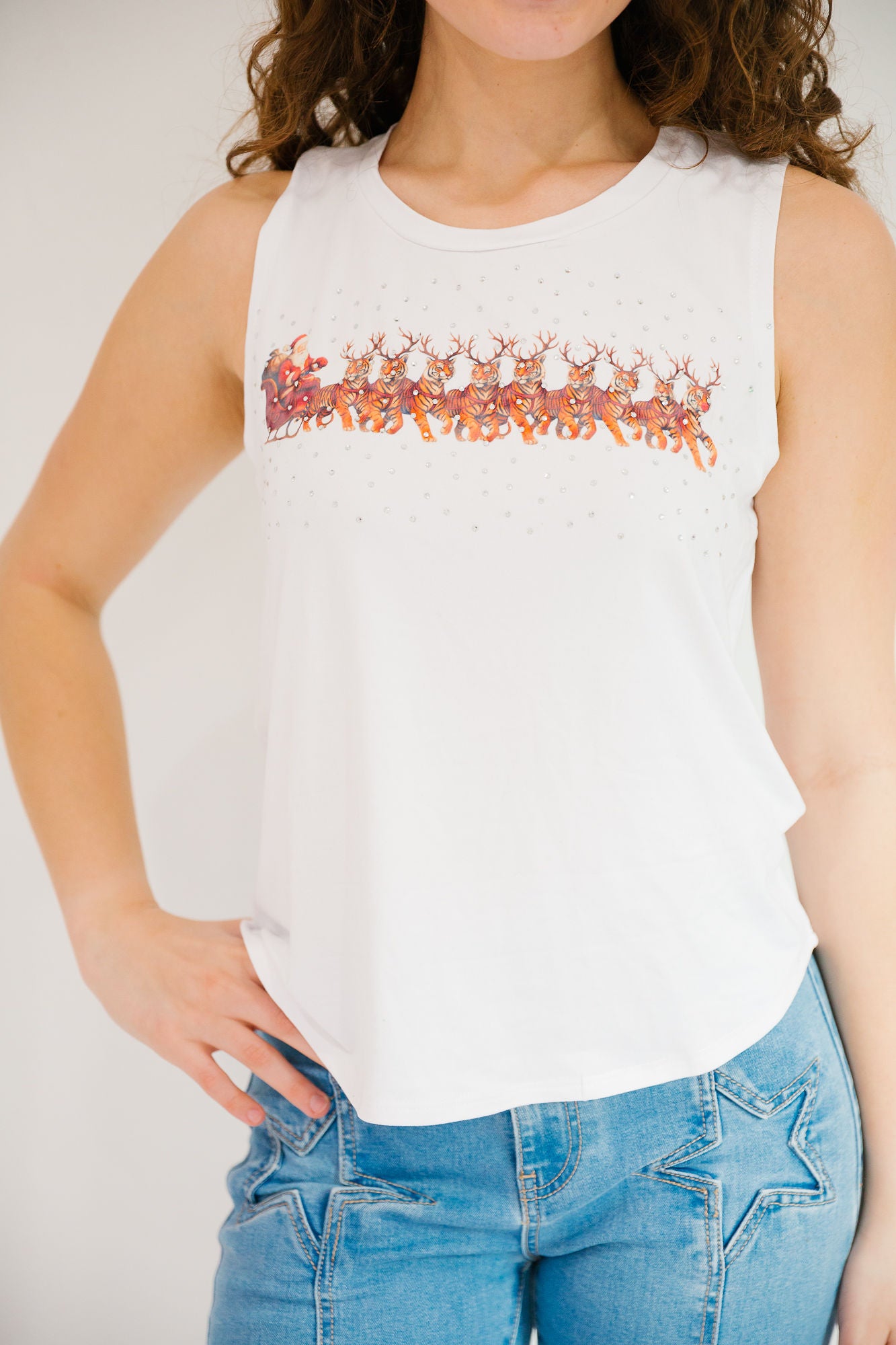 *TIGER SLEIGH WHITE TANK - MEDIUM PULLOVER Judith March