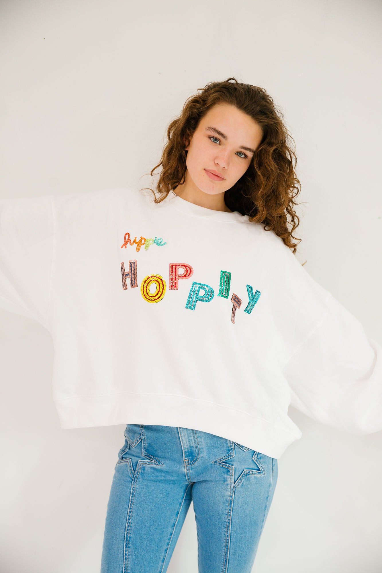 *HIPPIE HOPPITY WHITE PULLOVER - LARGE PULLOVER Judith March