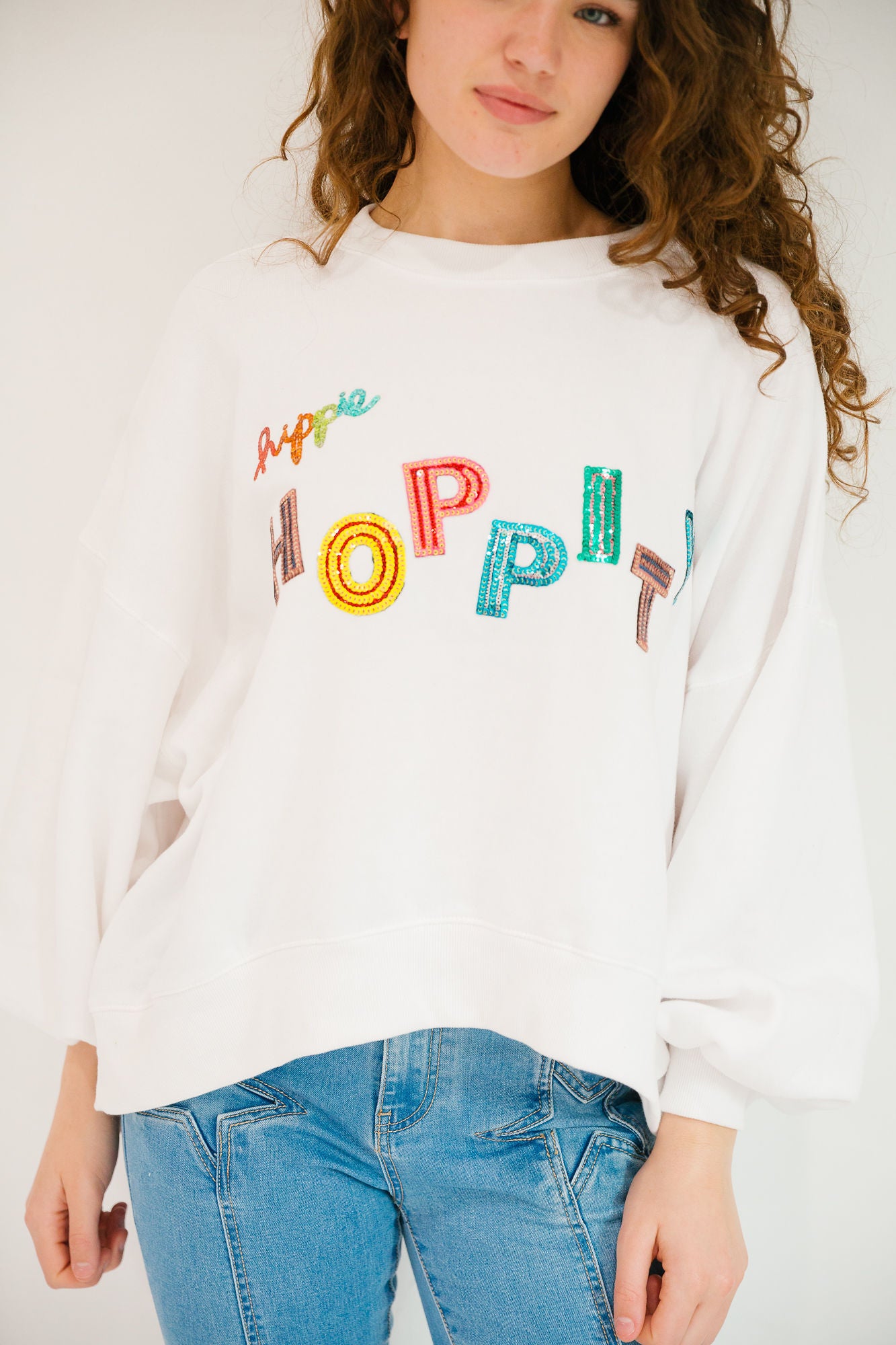 *HIPPIE HOPPITY WHITE PULLOVER - LARGE PULLOVER Judith March
