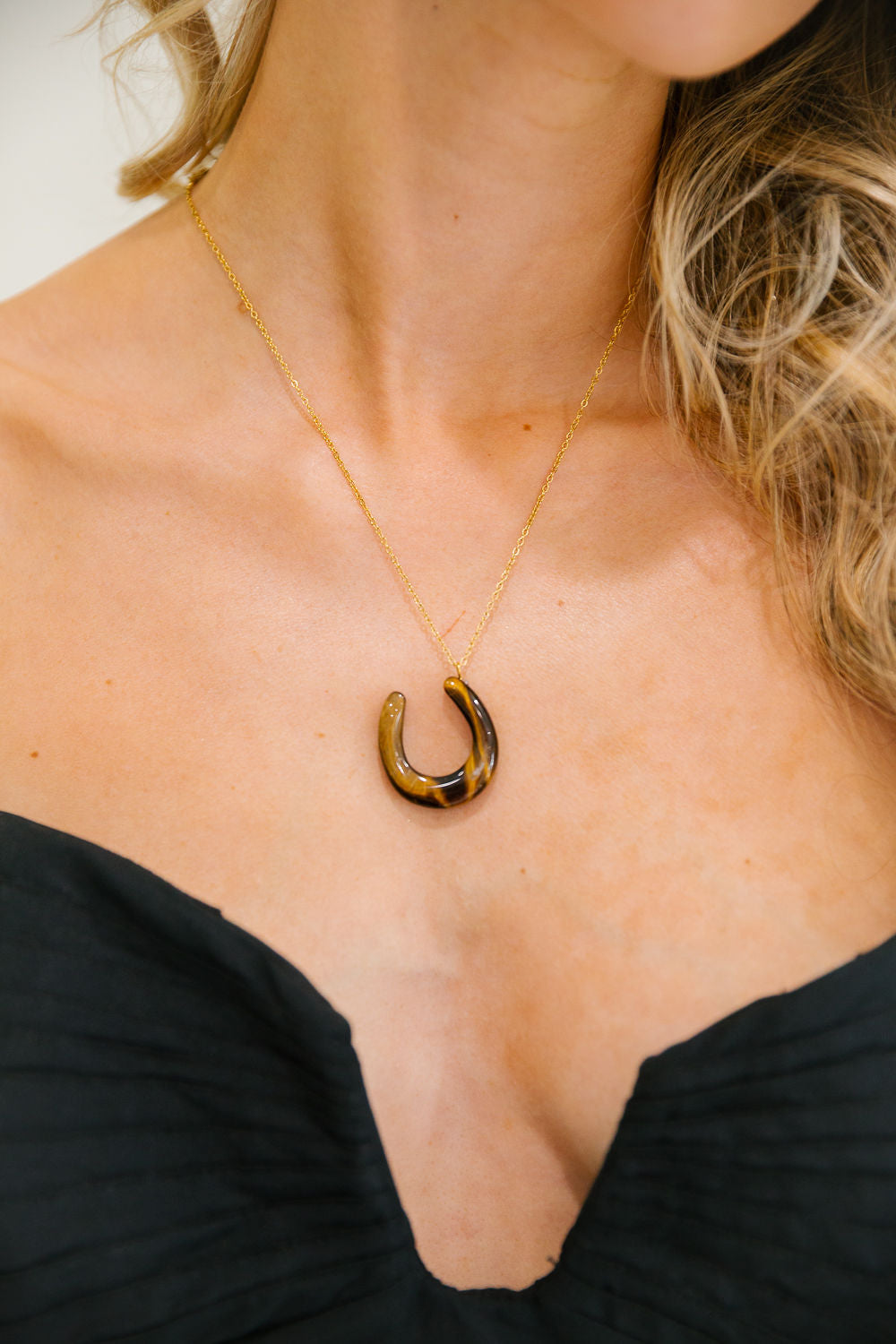 DOUBLE LUCK HORSESHOE NECKLACE NECKLACE Judith March