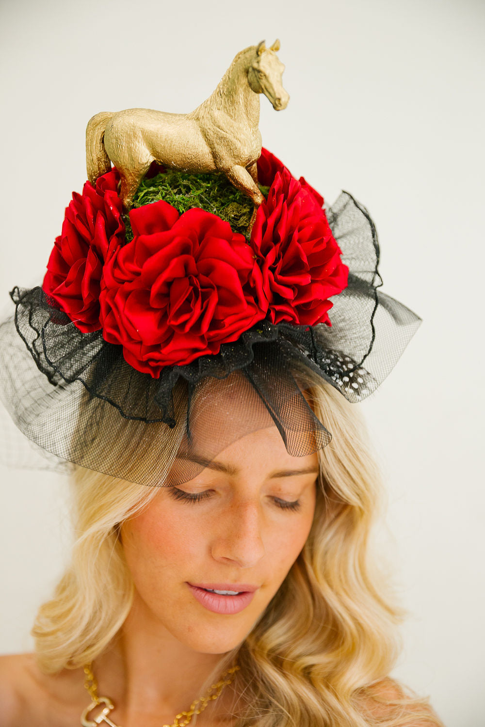 ROSES & REINS FASCINATOR FASCINATOR Judith March