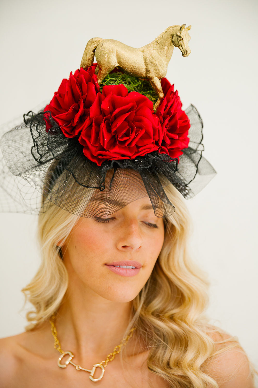 ROSES & REINS FASCINATOR FASCINATOR Judith March
