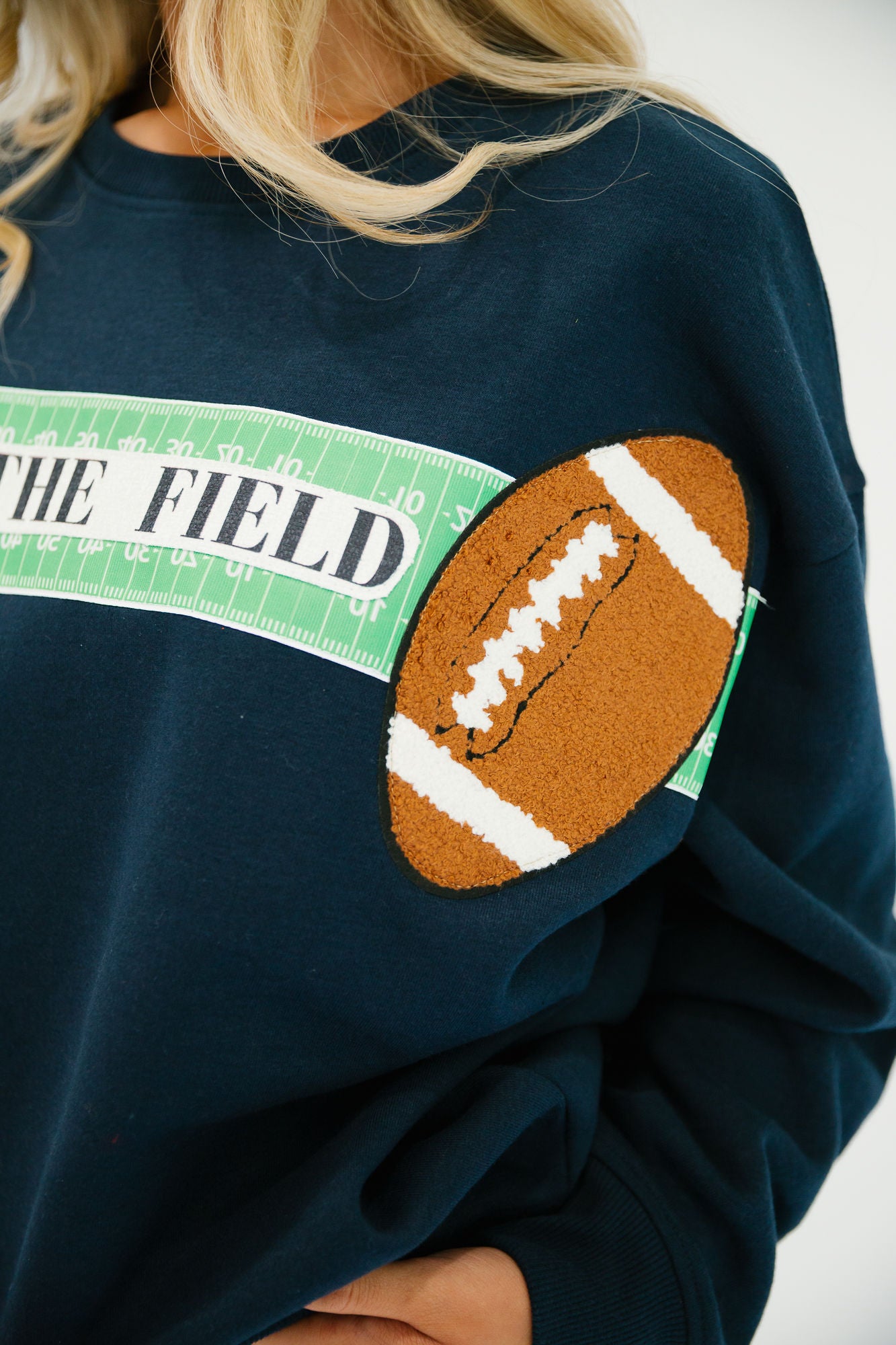 QUEEN OF THE FIELD NAVY PULLOVER PULLOVER Judith March