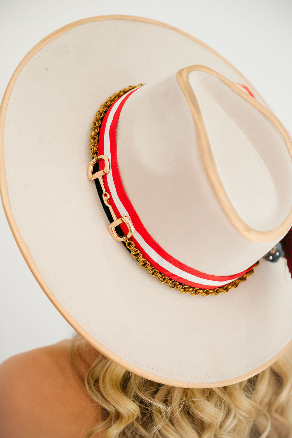 MAKING SPIRITS BRIGHT CREAM RANCHER HAT RANCHER HAT Judith March