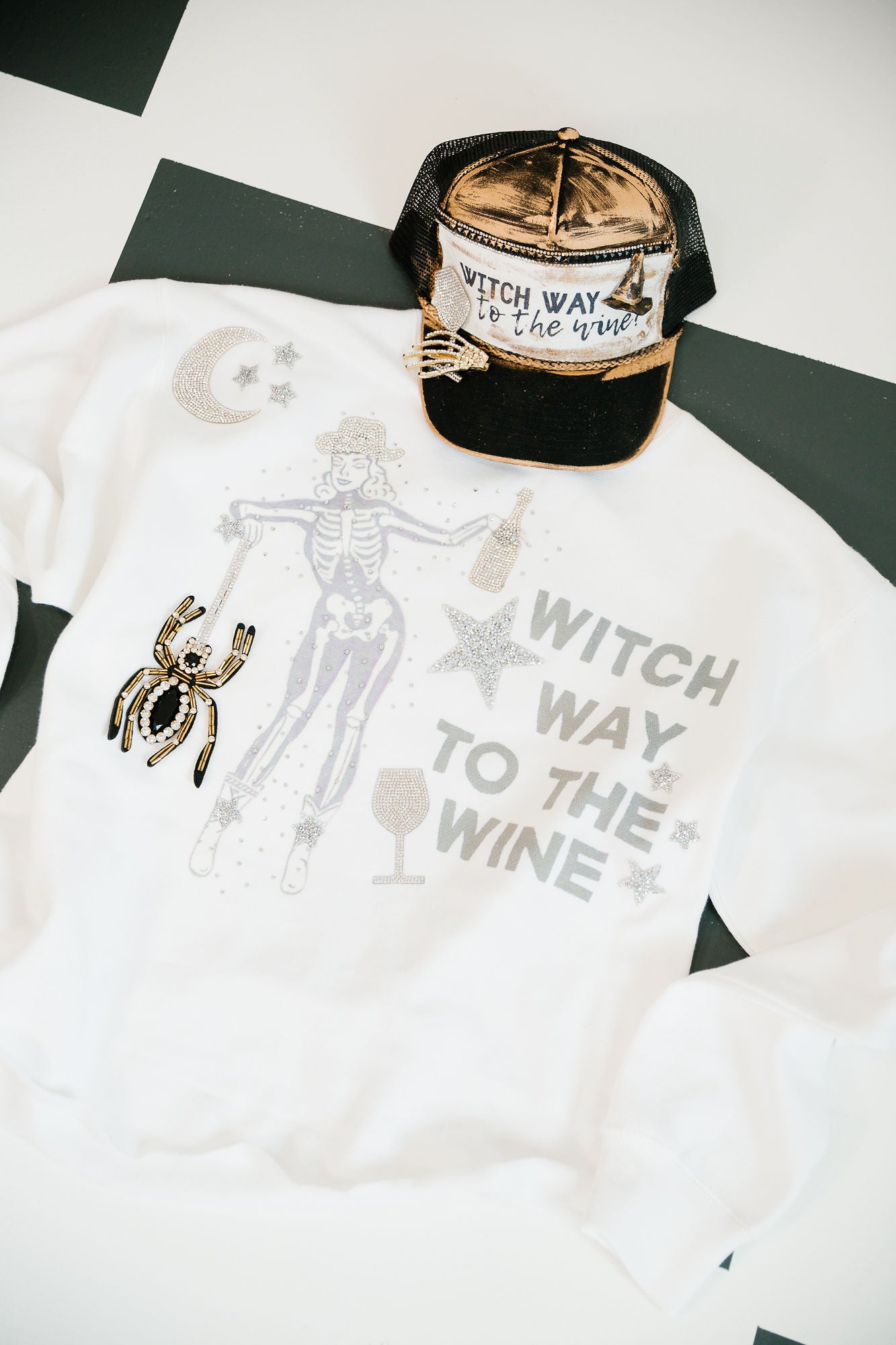 WITCH WAY TO THE WINE WHITE PULLOVER PULLOVER Judith March