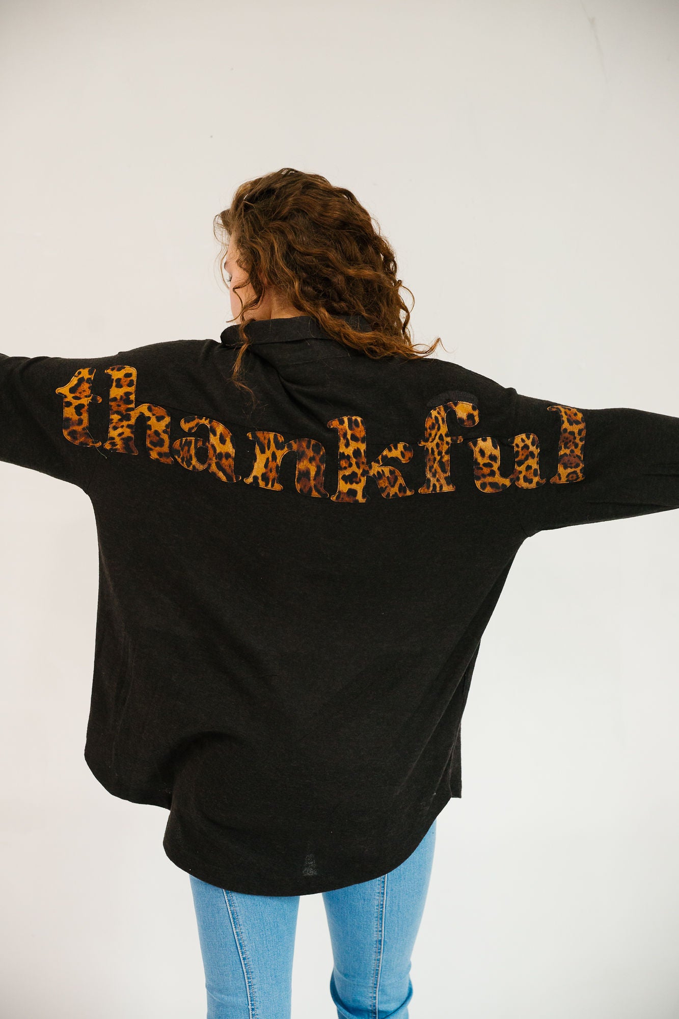 *THANKFUL BLACK SHACKET - SMALL PULLOVER Judith March