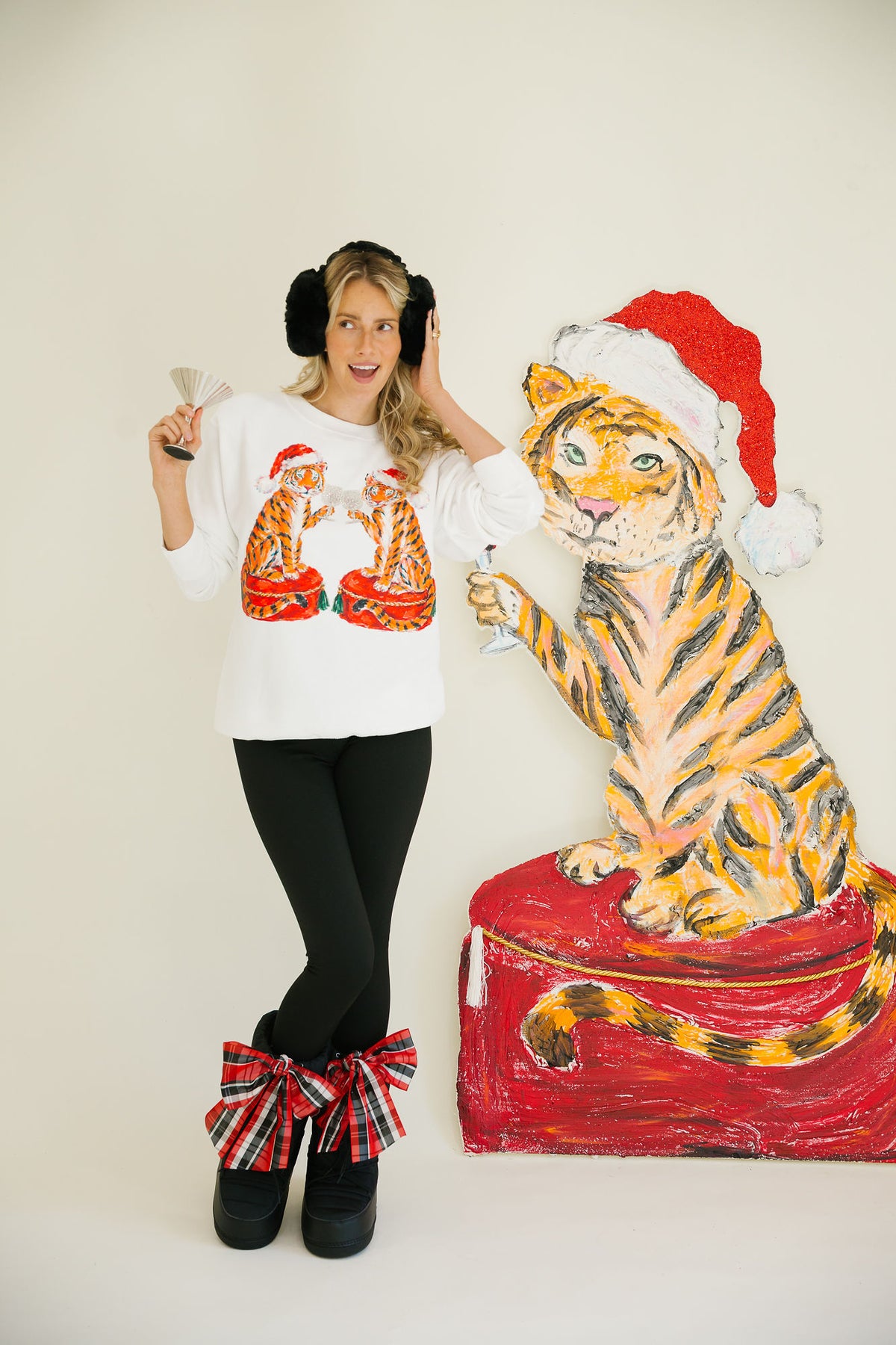 THE TIGER TOASTS WHITE PULLOVER PULLOVER Judith March