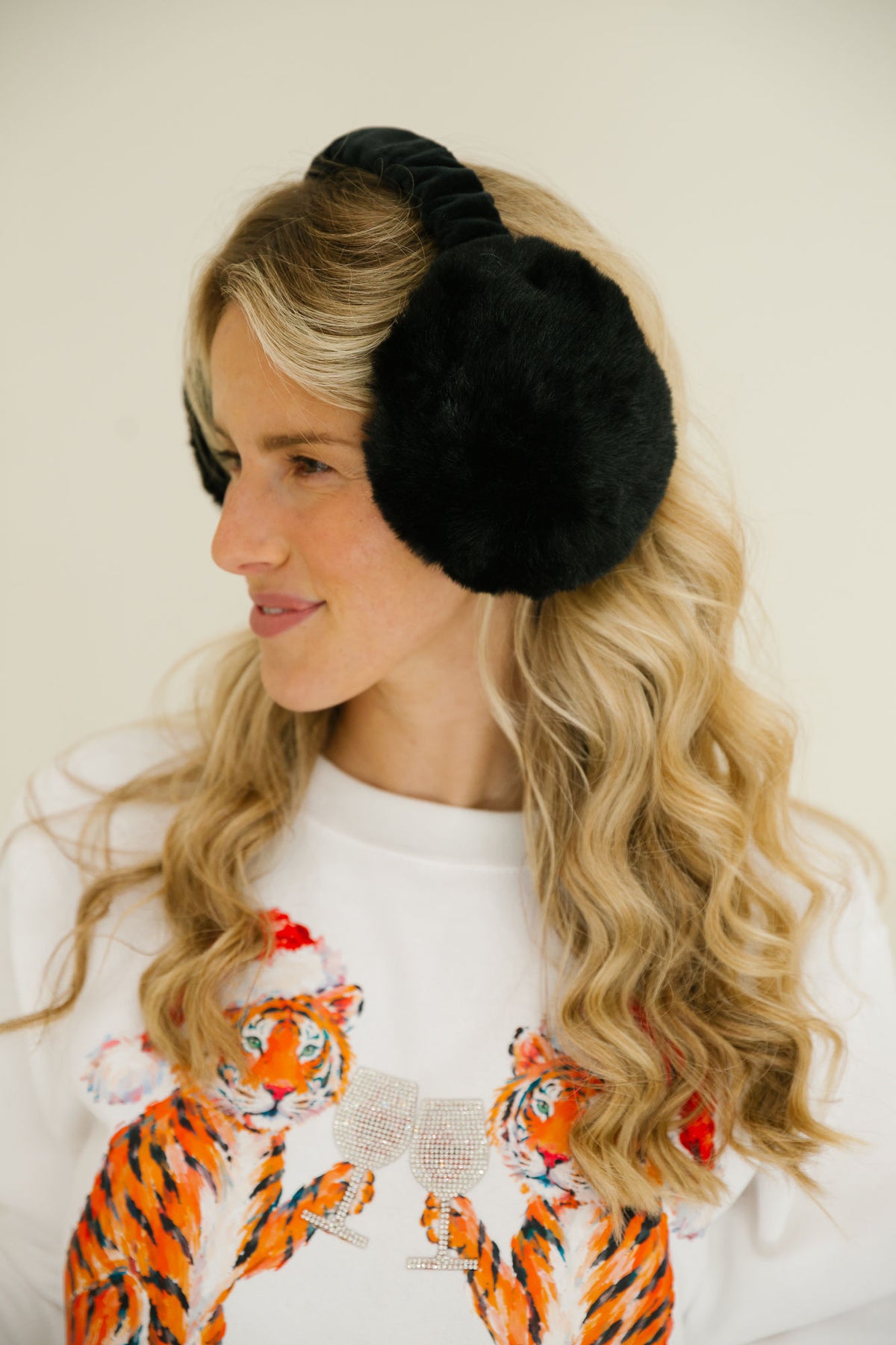 APRÈS ALL DAY BLACK EAR MUFFS Headband Judith March