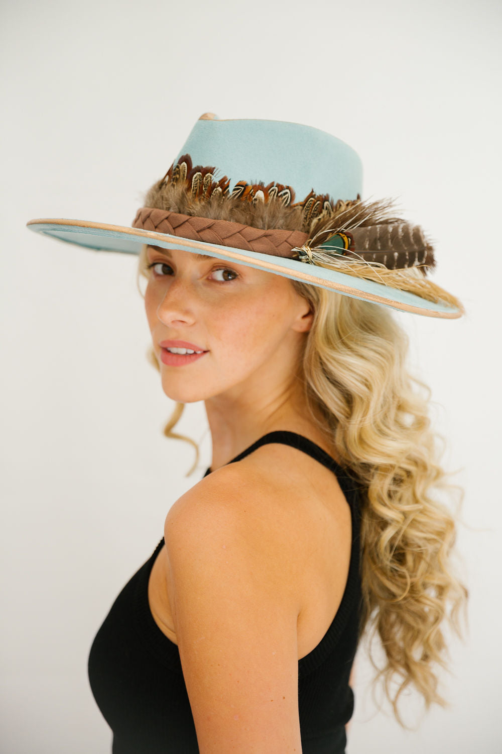 FROST & FEATHER RANCHER HAT RANCHER HAT Judith March