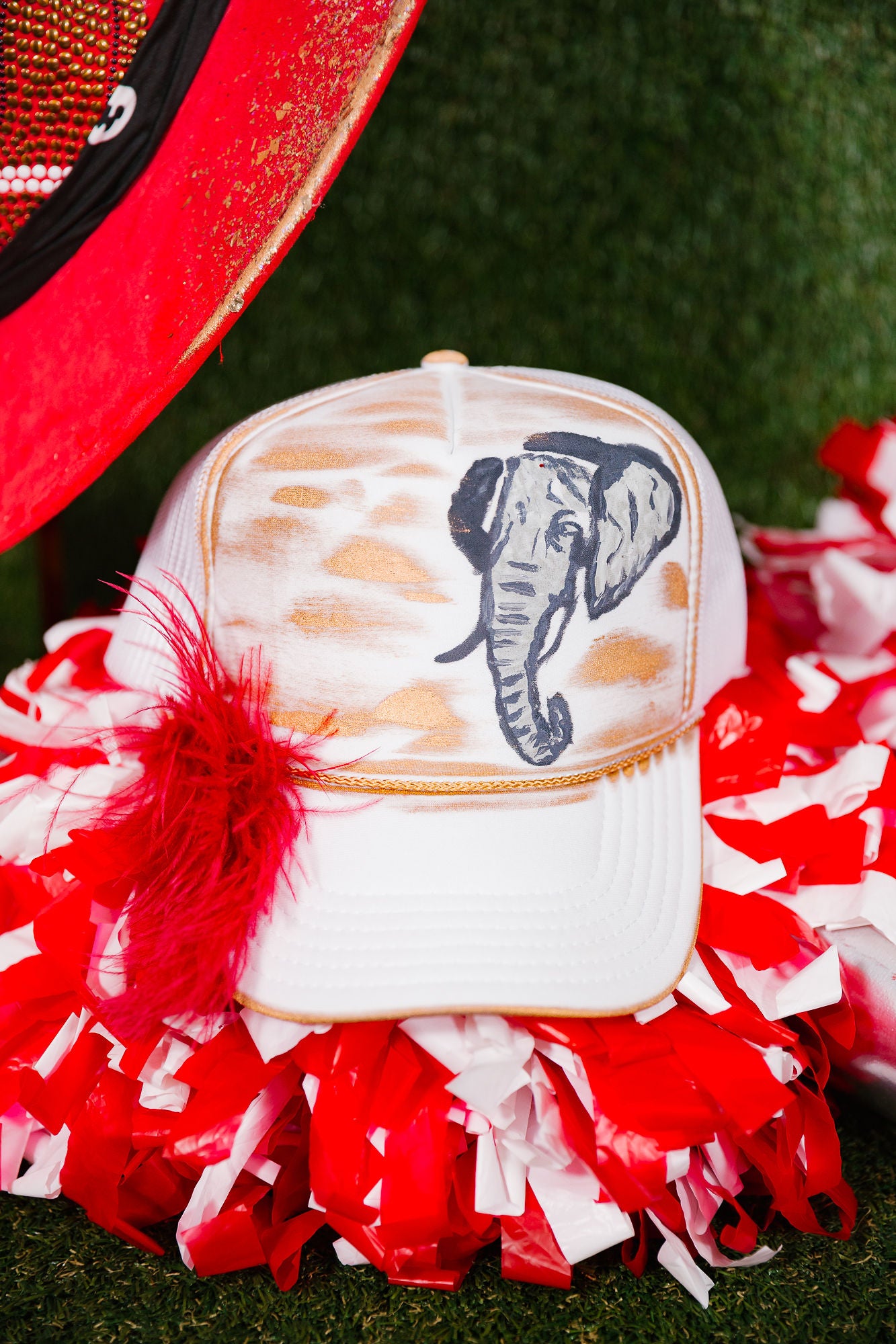 ELEPHANT WHITE TRUCKER HAT HAT Judith March