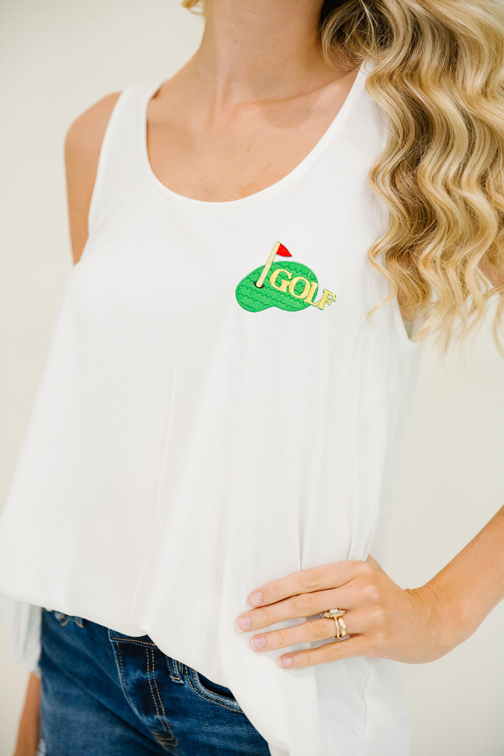 **GOLF HOLE WHITE TANK PULLOVER Judith March