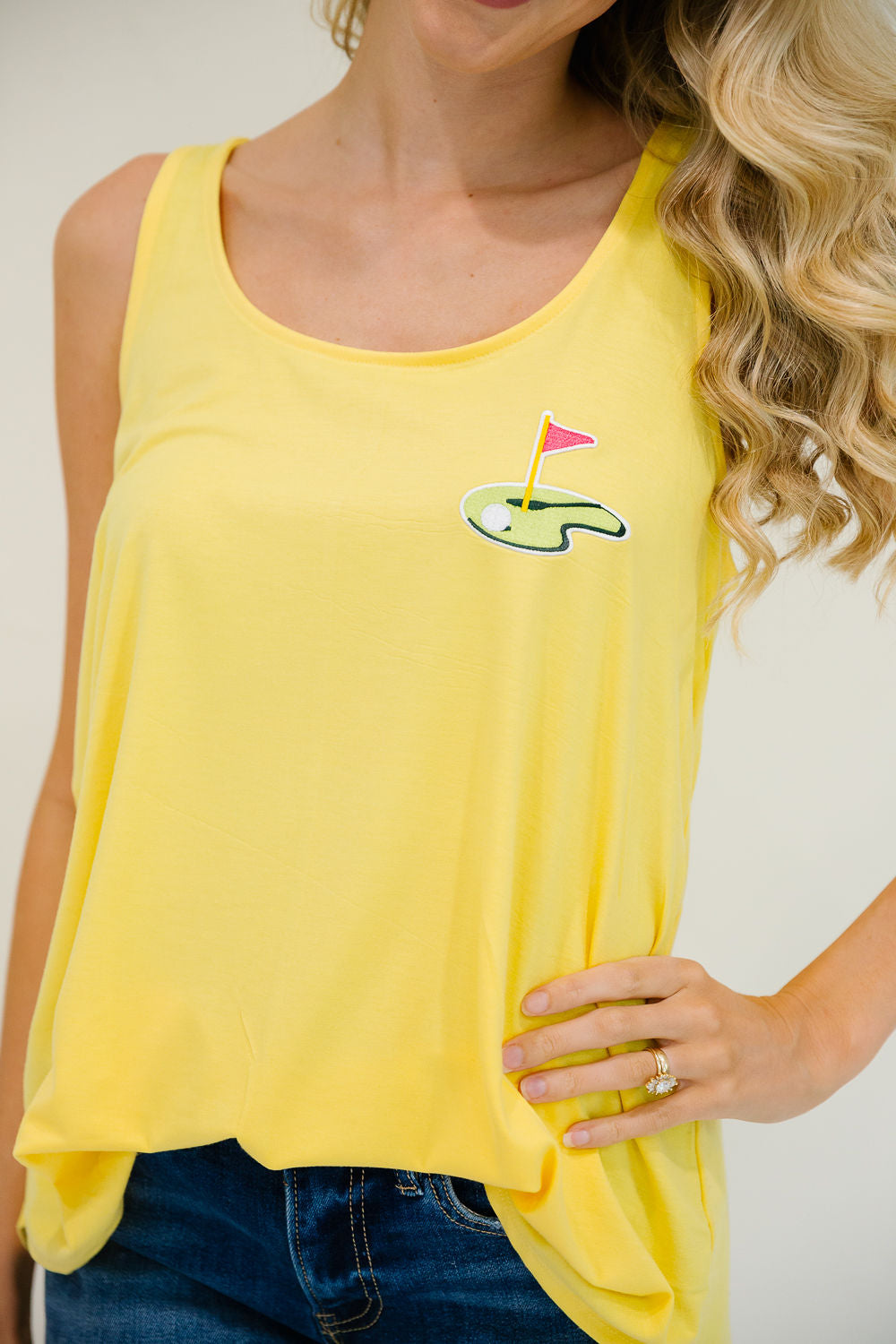 **GOLF HOLE YELLOW TANK PULLOVER Judith March