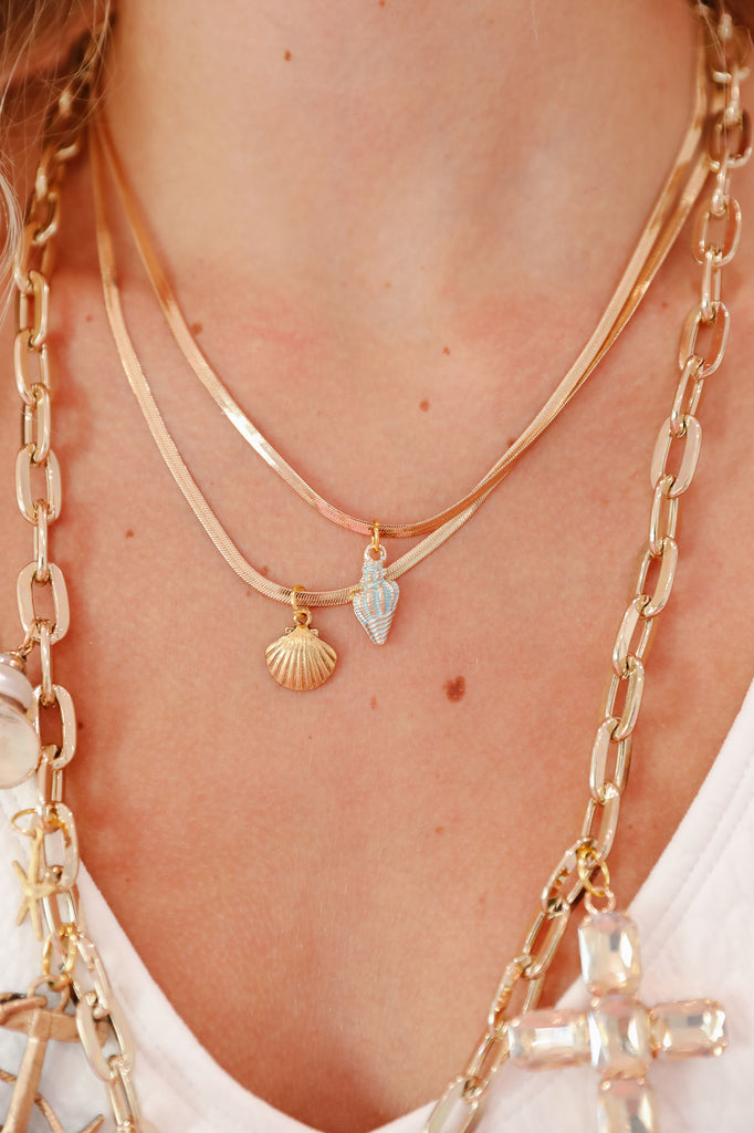 THE SEASHELL CHARM NECKLACES NECKLACE Judith March   