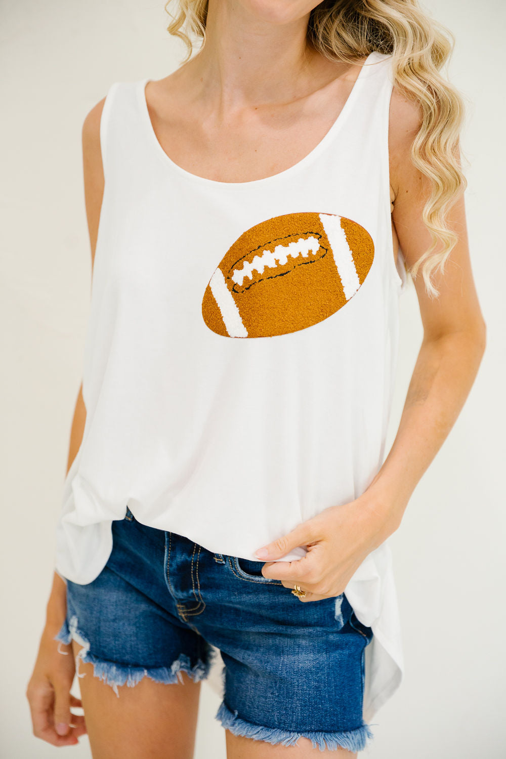 **FOOTBALL WHITE TANK PULLOVER Judith March