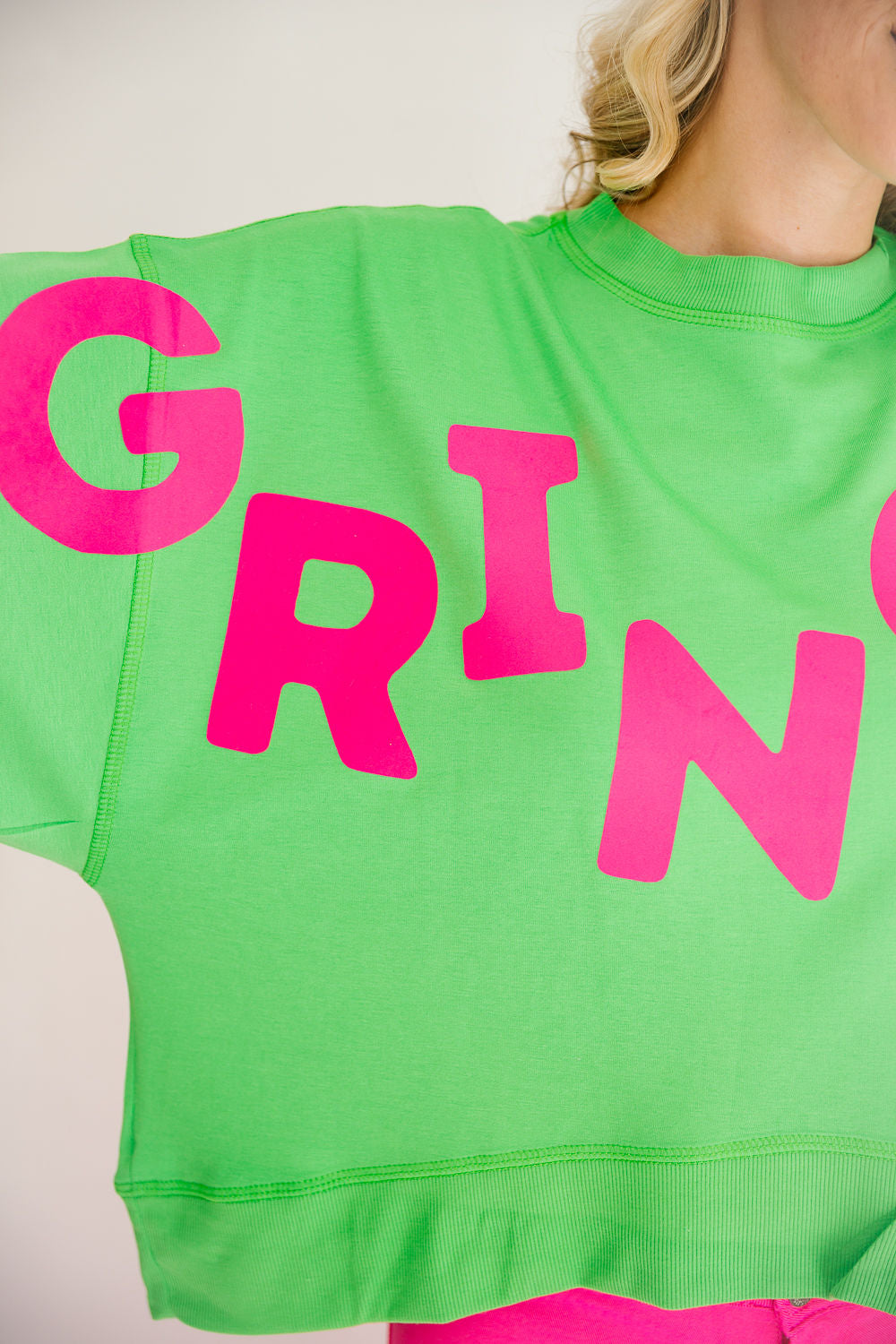 FEELING GRINCHY GREEN PULLOVER PULLOVER Judith March