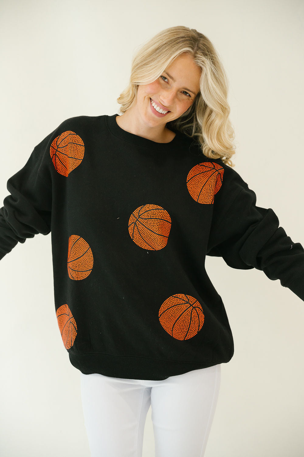 *BLACK BASKETBALL PULLOVER - MEDIUM PULLOVER Judith March