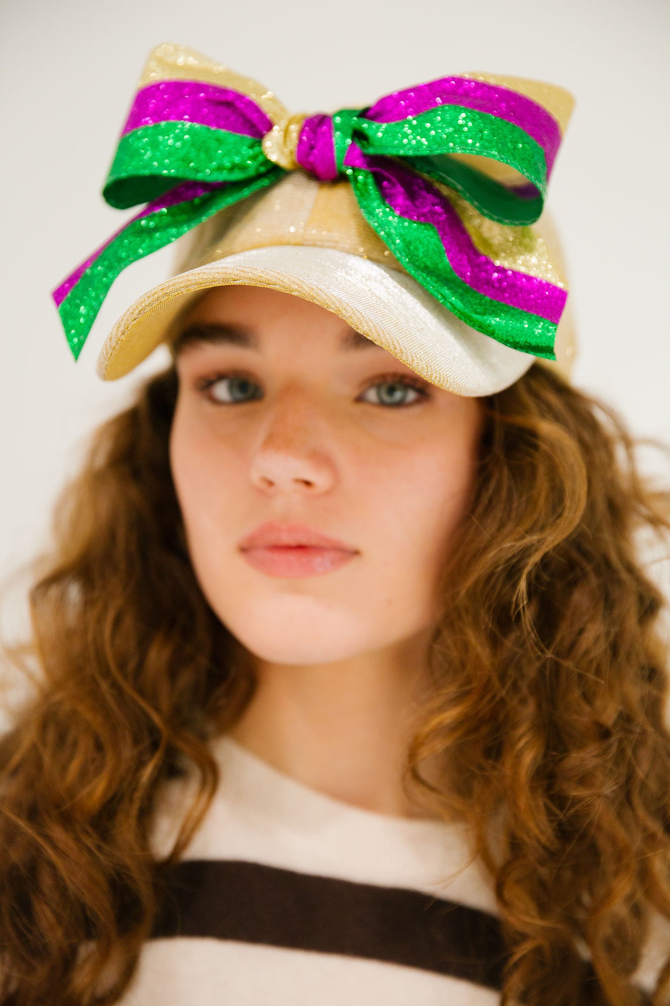 MARDI PARTY GOLD HAT TRUCKER HAT Judith March