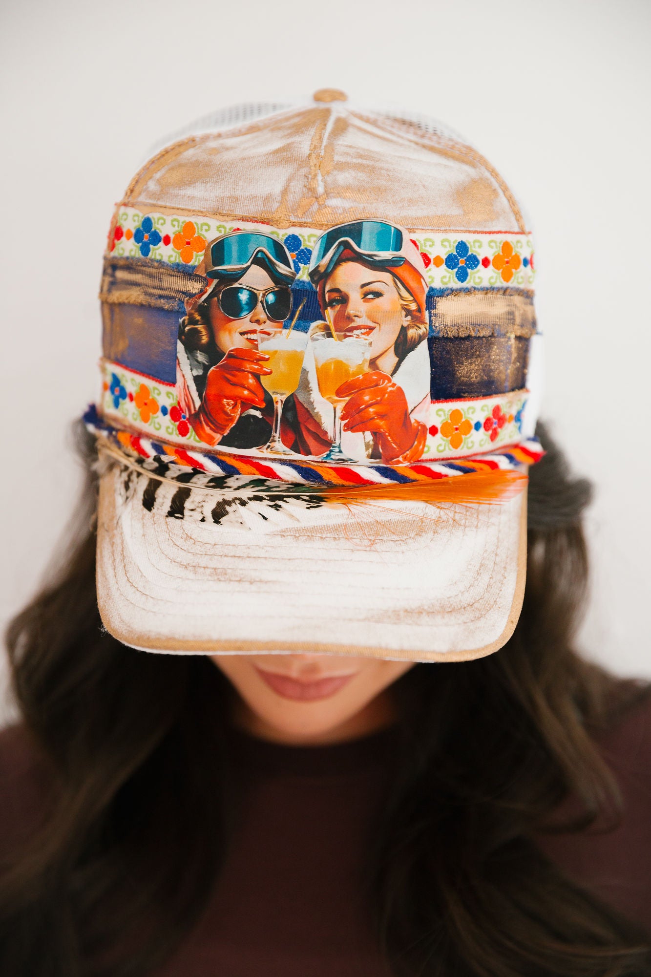 RETRO SKI WHITE STRUCTURED HAT TRUCKER HAT Judith March