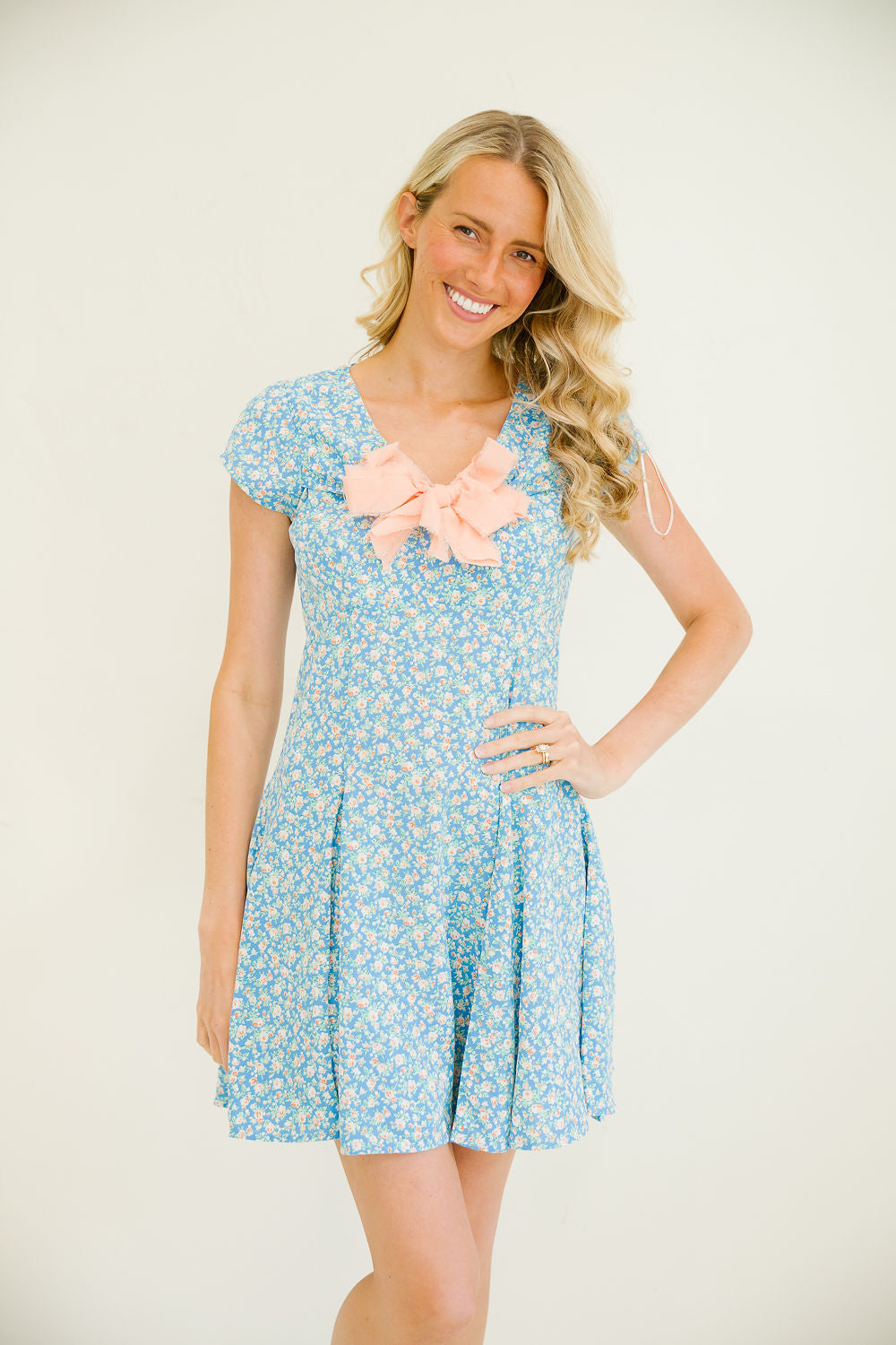 *PINK BOW BLUE FLORAL DRESS - SMALL PULLOVER Judith March