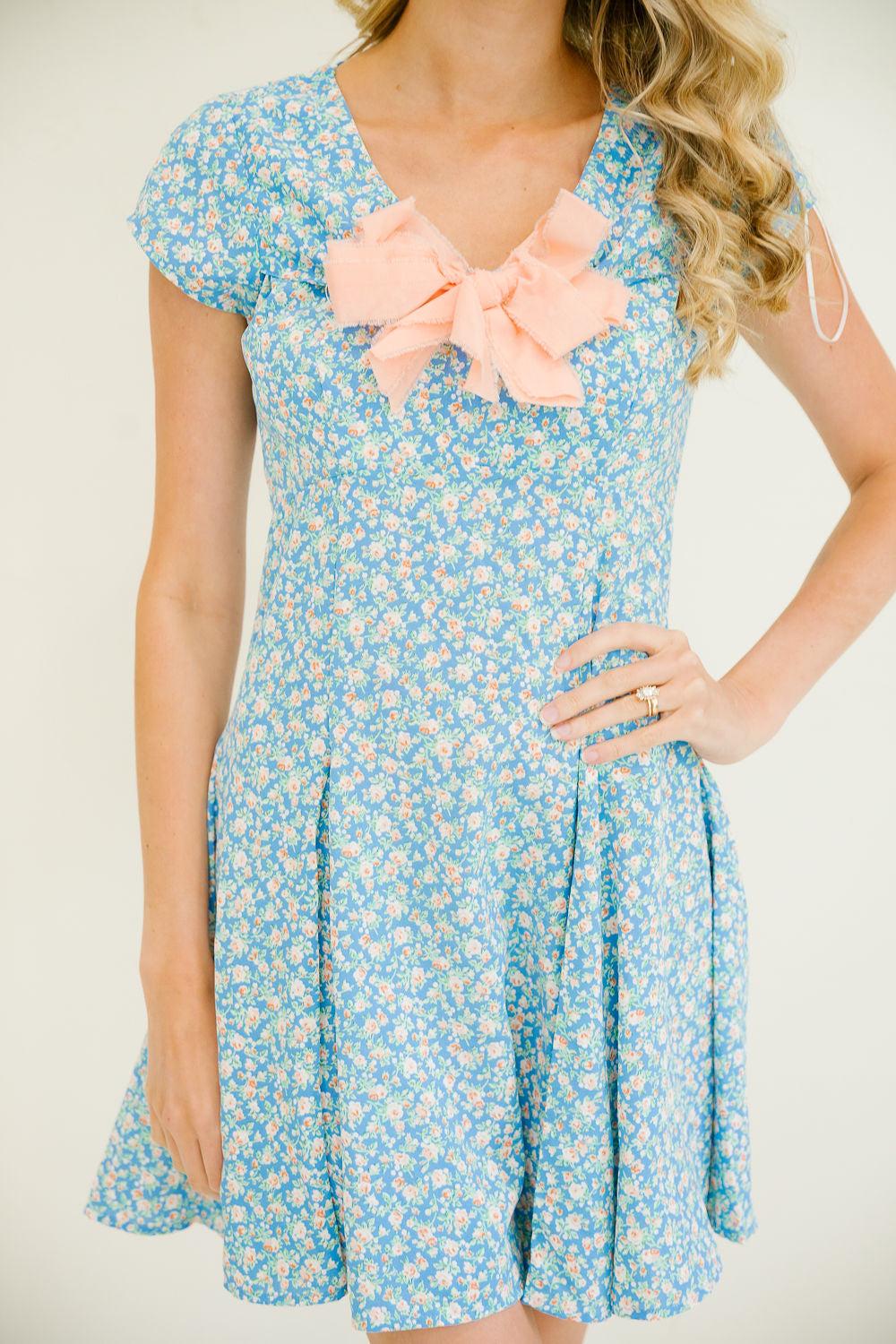 *PINK BOW BLUE FLORAL DRESS - SMALL PULLOVER Judith March