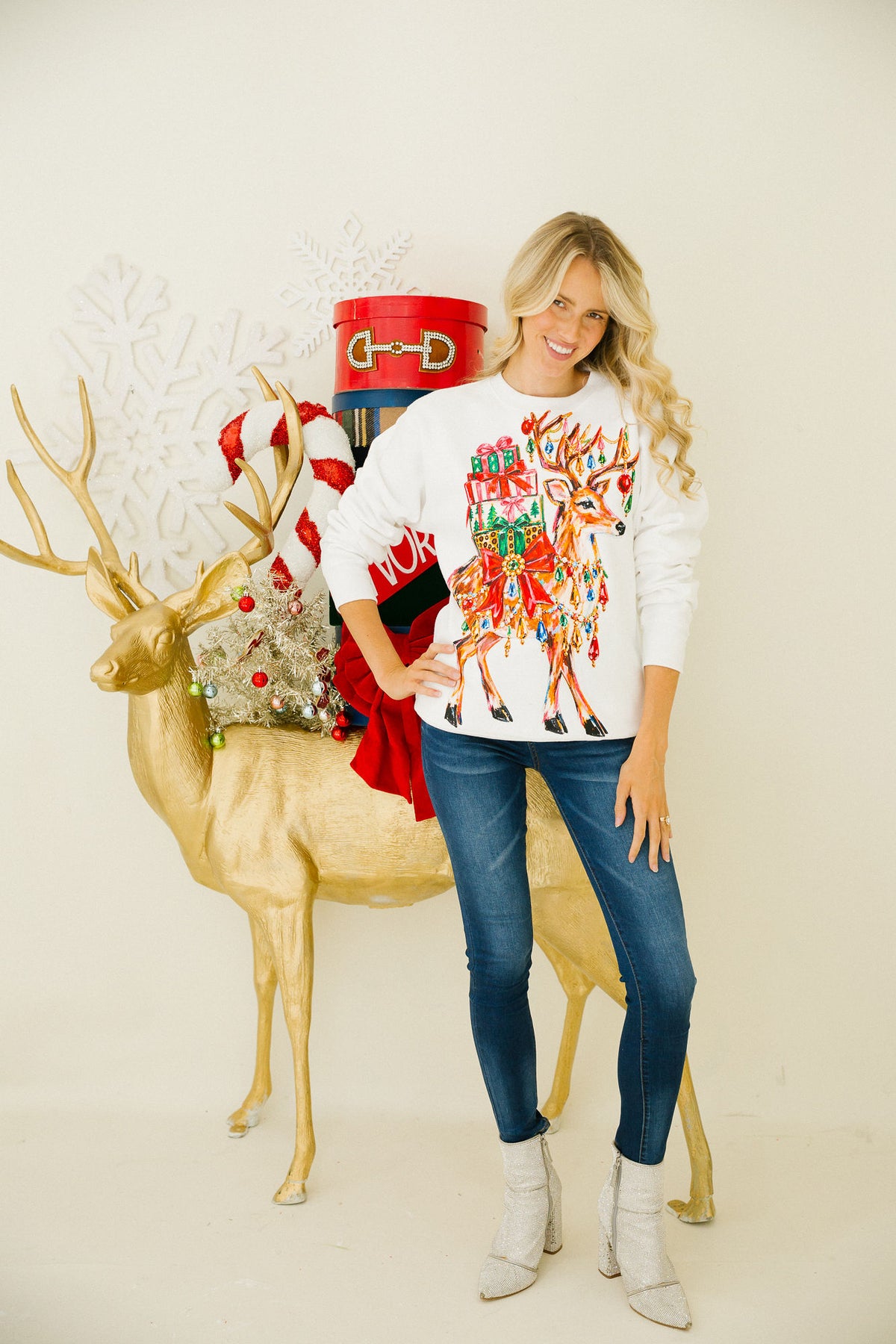 REINDEER & RIBBONS WHITE PULLOVER PULLOVER Judith March
