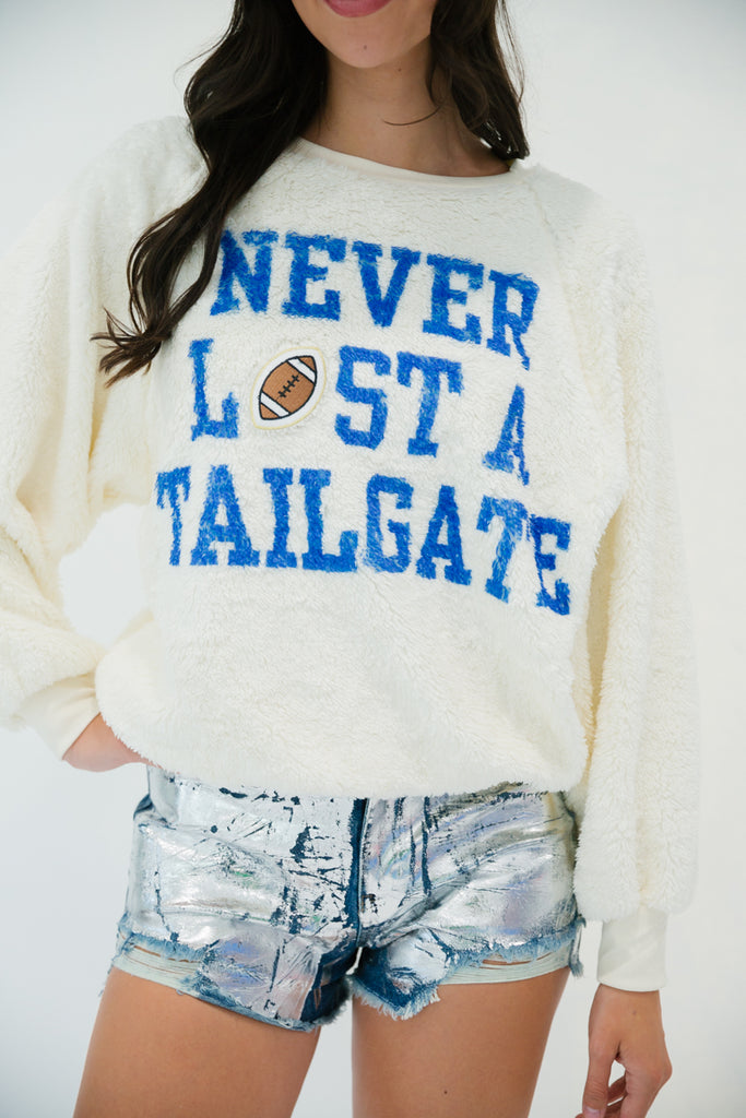 NEVER LOST A TAILGATE SHERPA