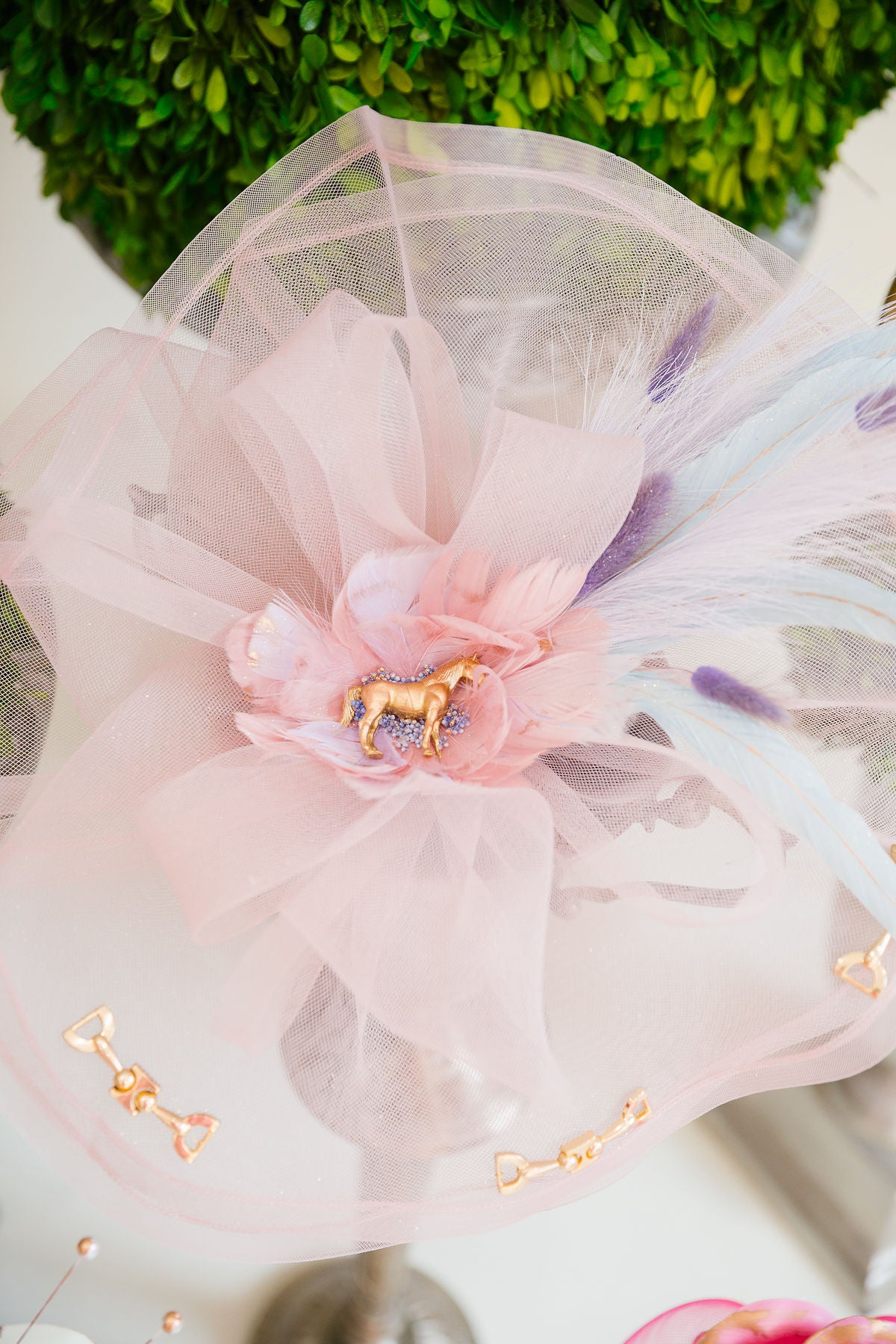 FINISH LINE FLAIR FASCINATOR (ONE OF A KIND) FASCINATOR Judith March