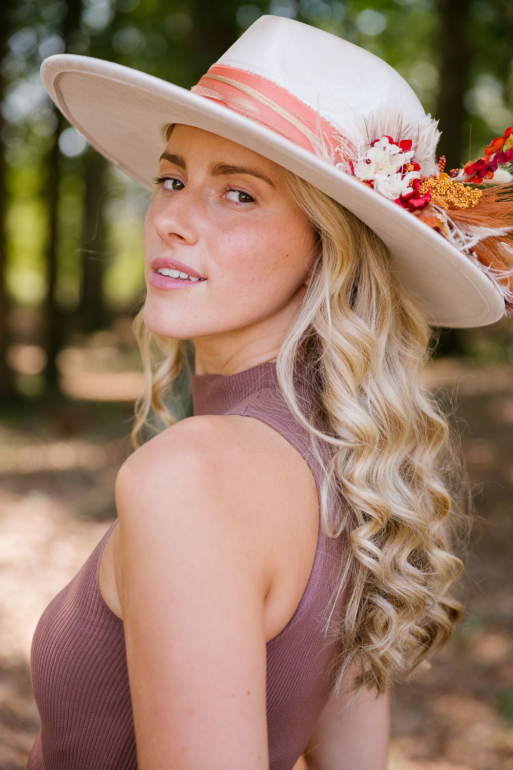THE FALL FEATHERS & FOLIAGE RANCHER HAT RANCHER HAT Judith March