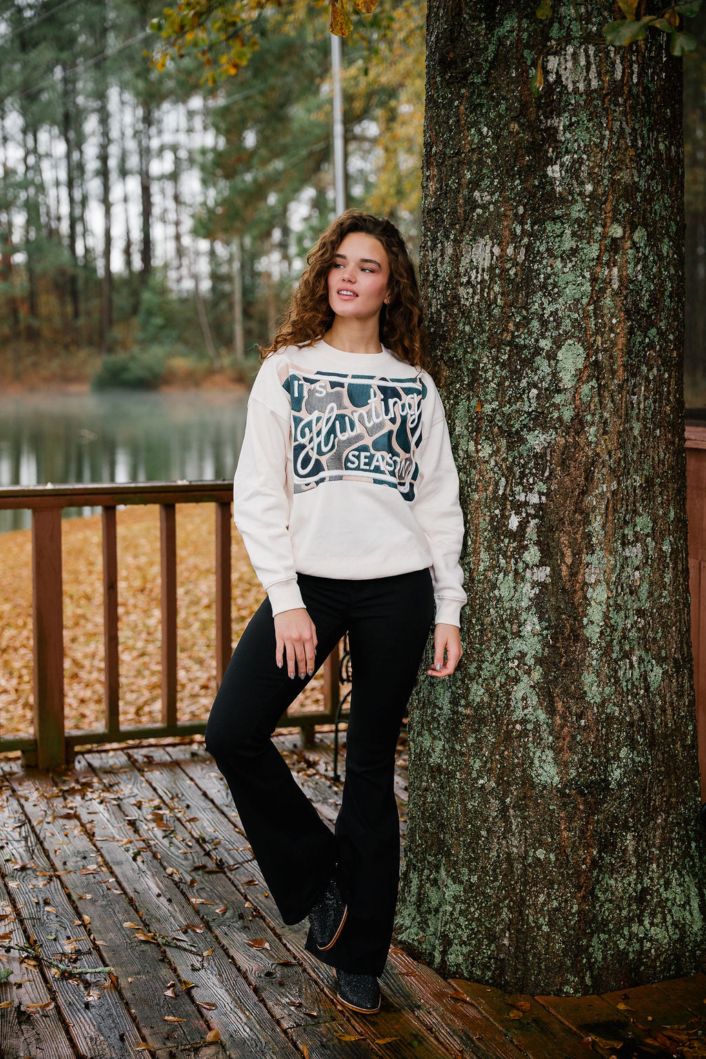 IT'S HUNTING SEASON CREAM PULLOVER