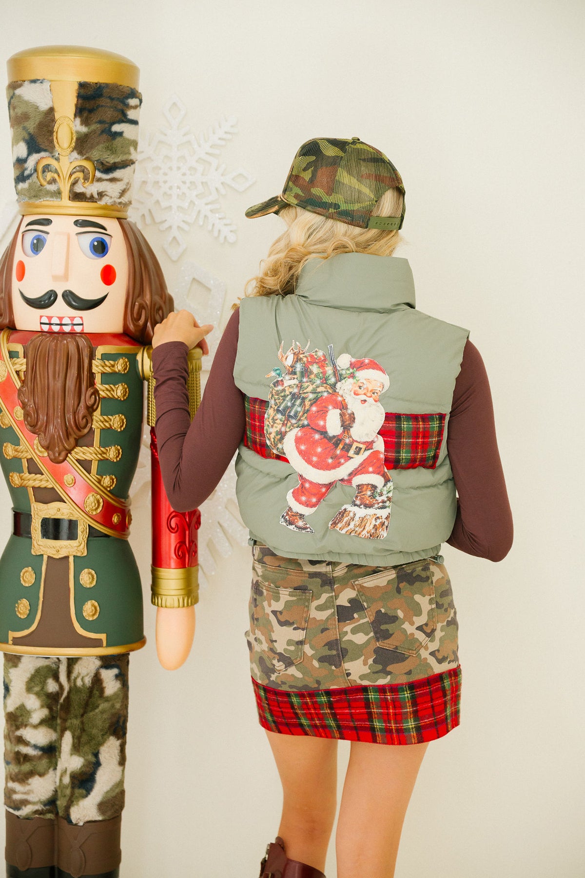 SANTA'S SPORTING SEASON VEST VEST Judith March
