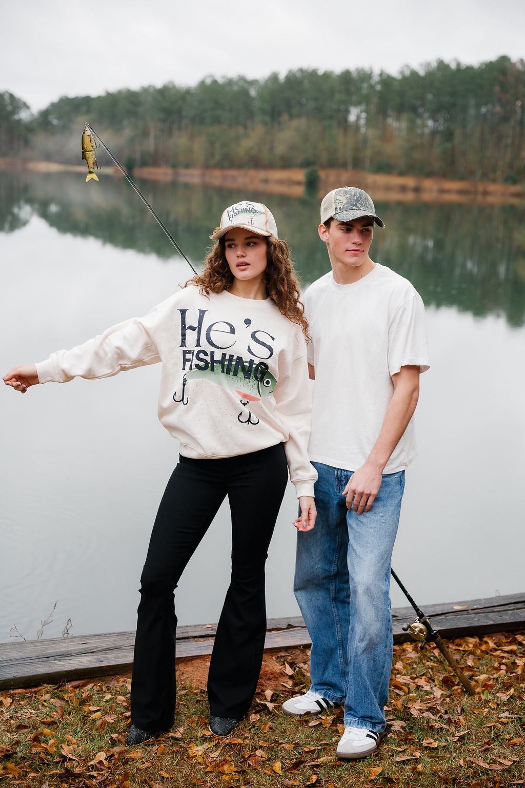 HE'S FISHING CREAM PULLOVER