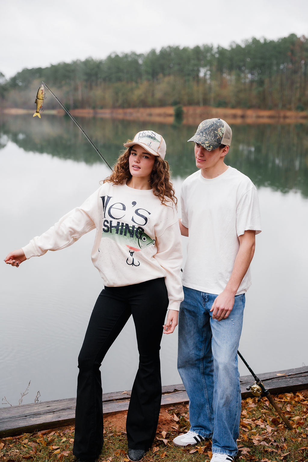 HE'S FISHING CREAM PULLOVER