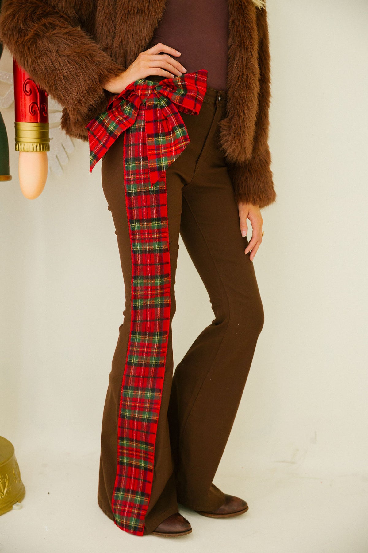 CHRISTMAS AT THE LODGE BROWN FLARES FLARES Judith March