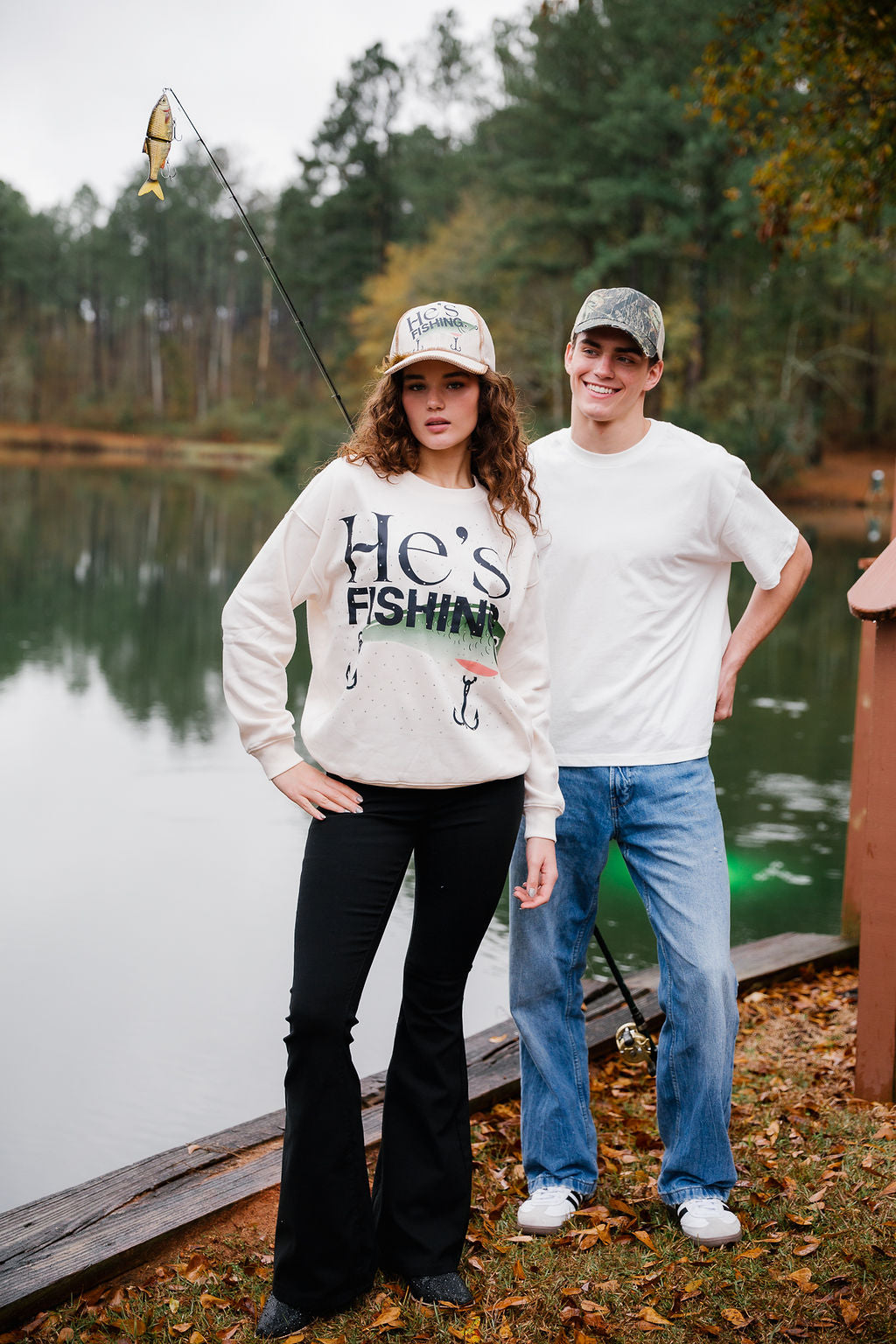 HE'S FISHING CREAM PULLOVER