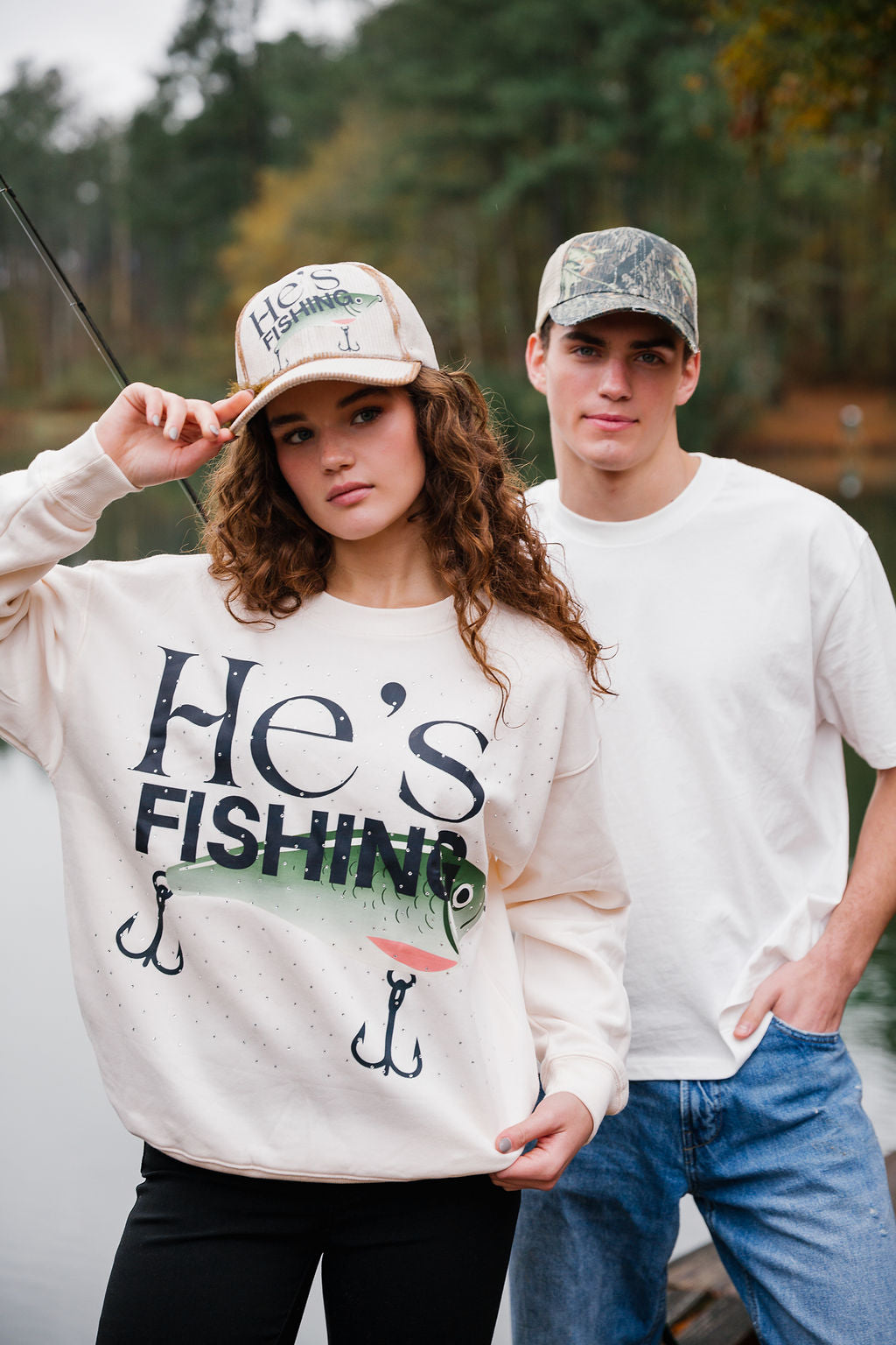 HE'S FISHING CREAM PULLOVER