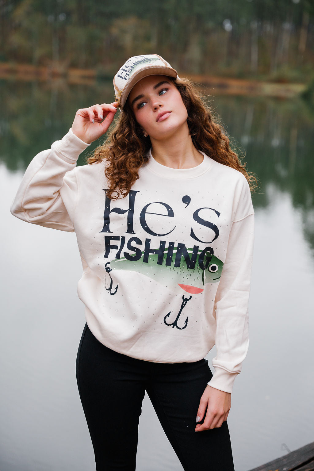 HE'S FISHING CREAM PULLOVER