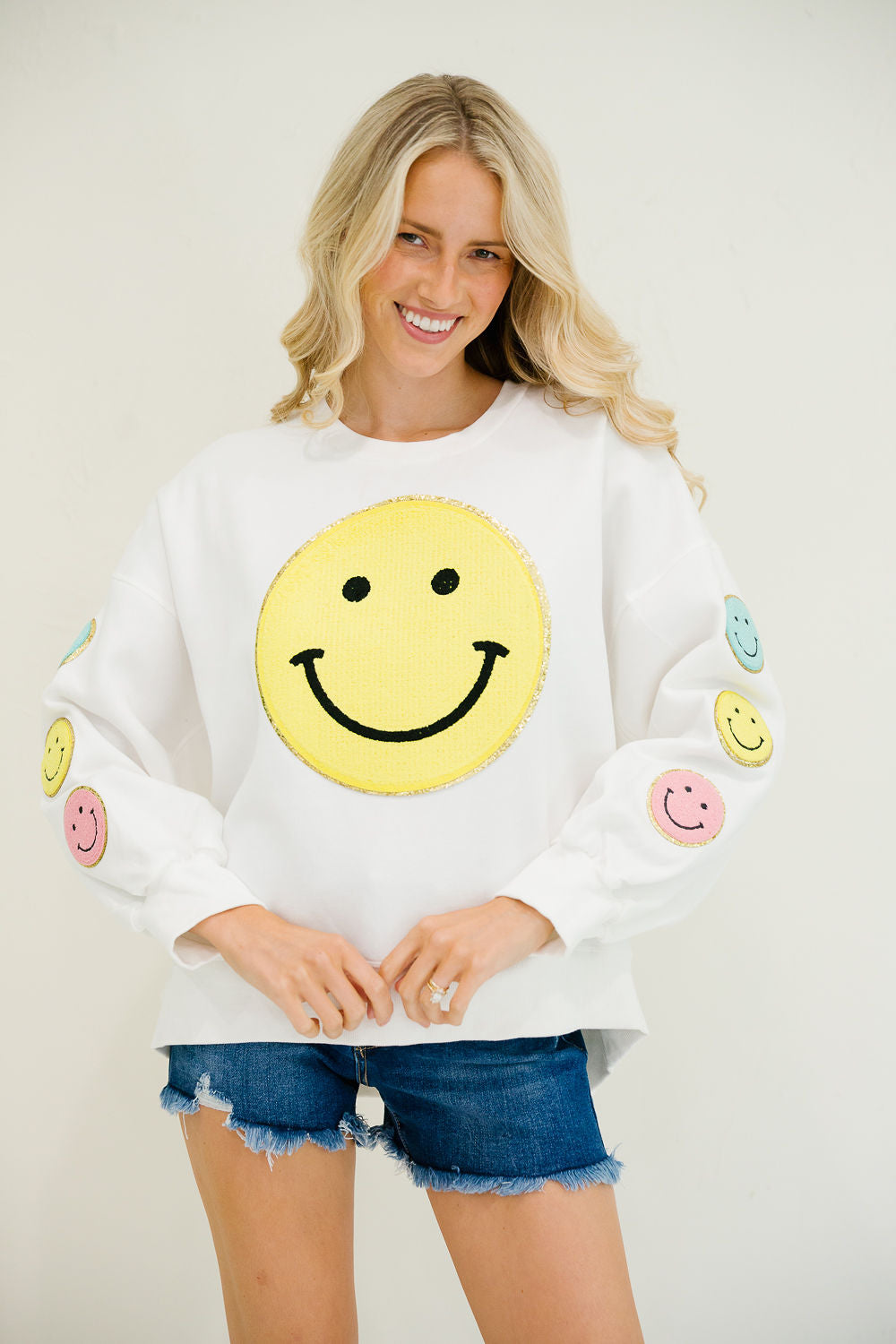 *YELLOW SMILEY WHITE PULLOVER - LARGE PULLOVER Judith March