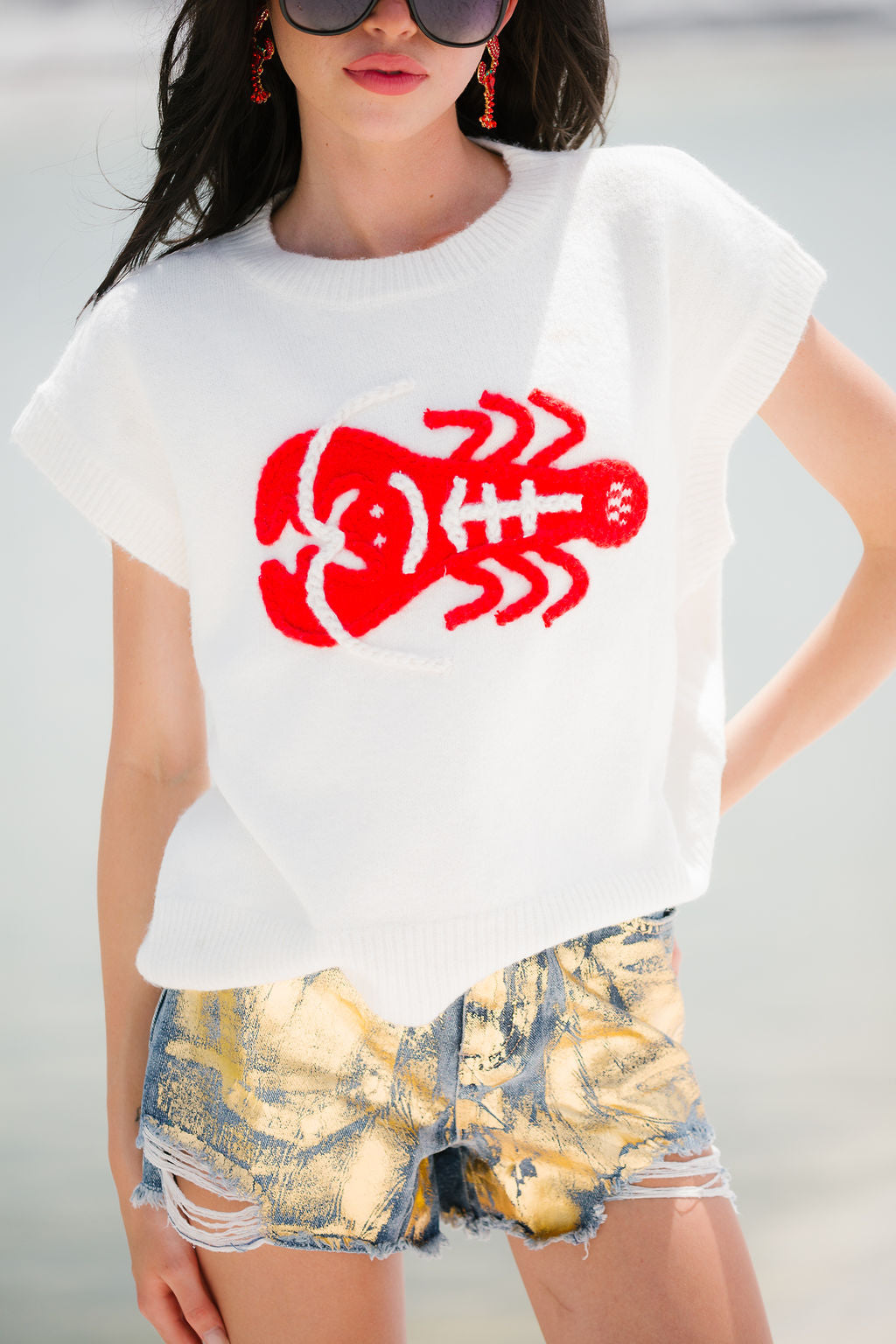 LOBSTER PATCH CREAM SLEEVELESS SWEATER SWEATER Judith March