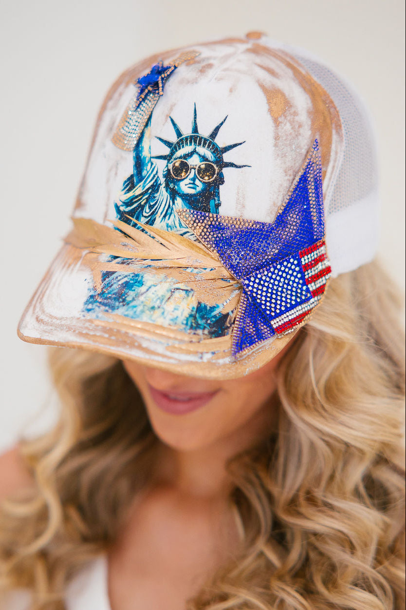 LADY LIBERTY WHITE TRUCKER HAT HAT Judith March